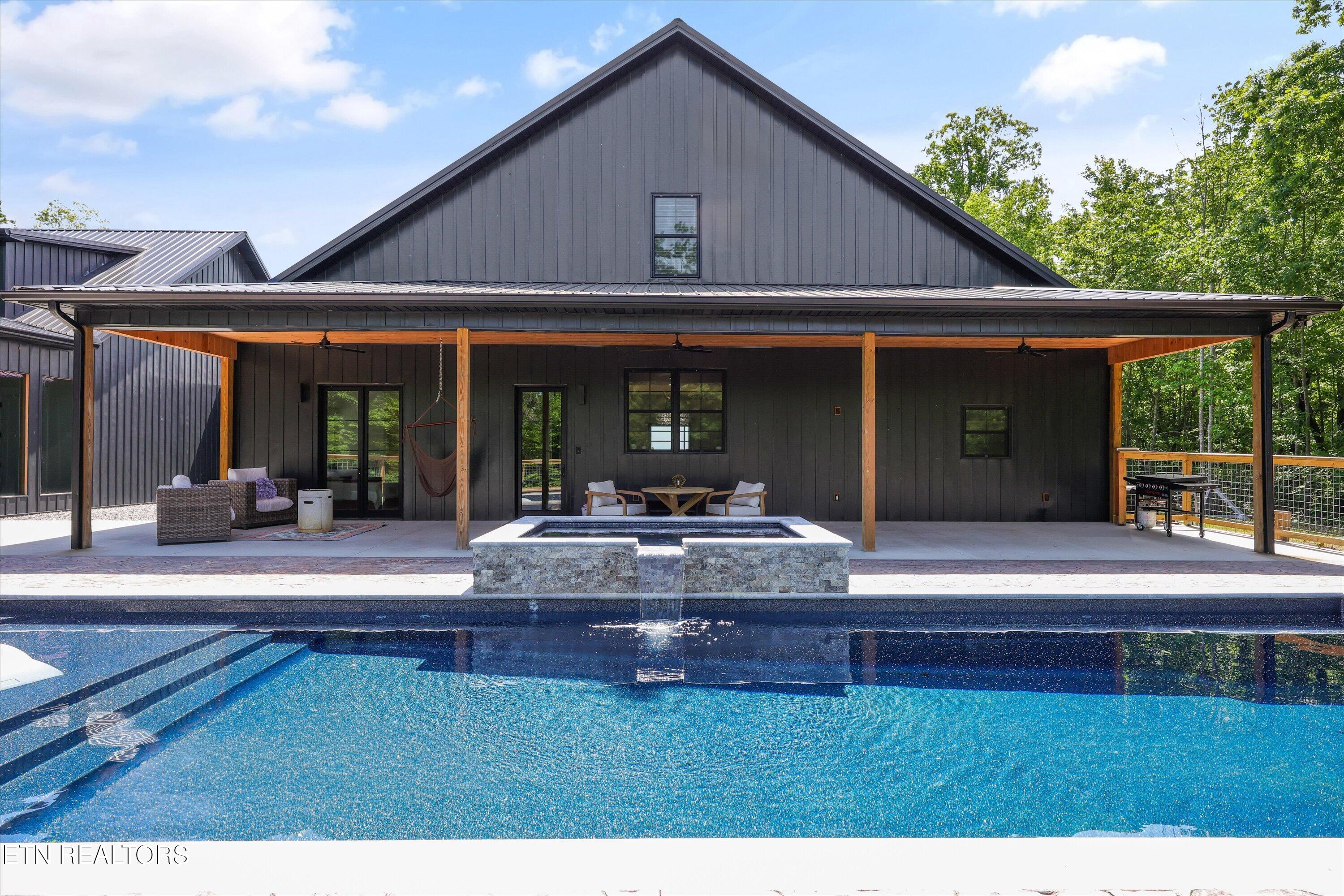 529 Travellers Way Lenoir City TN 37771