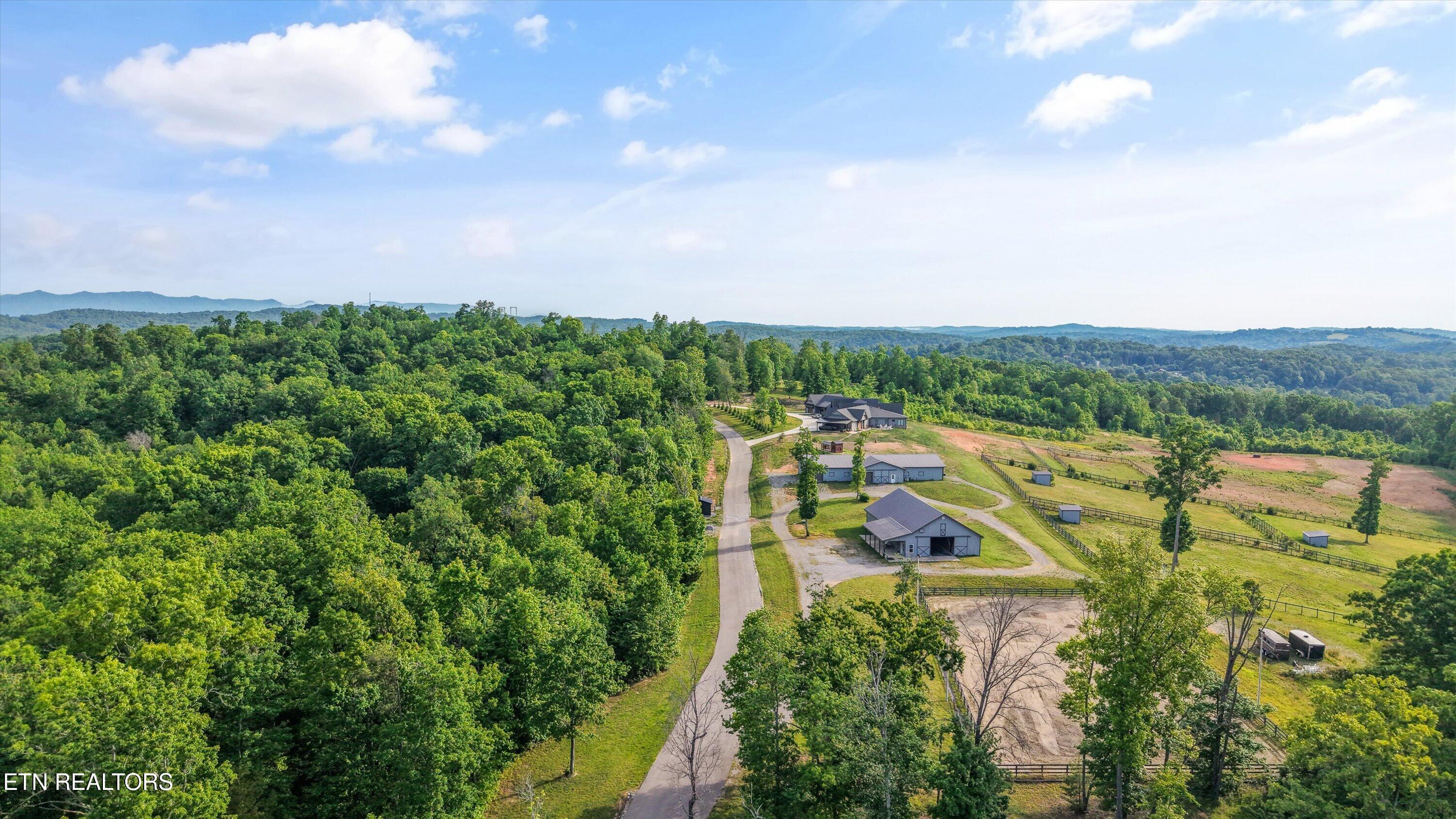529 Travellers Way Lenoir City TN 37771