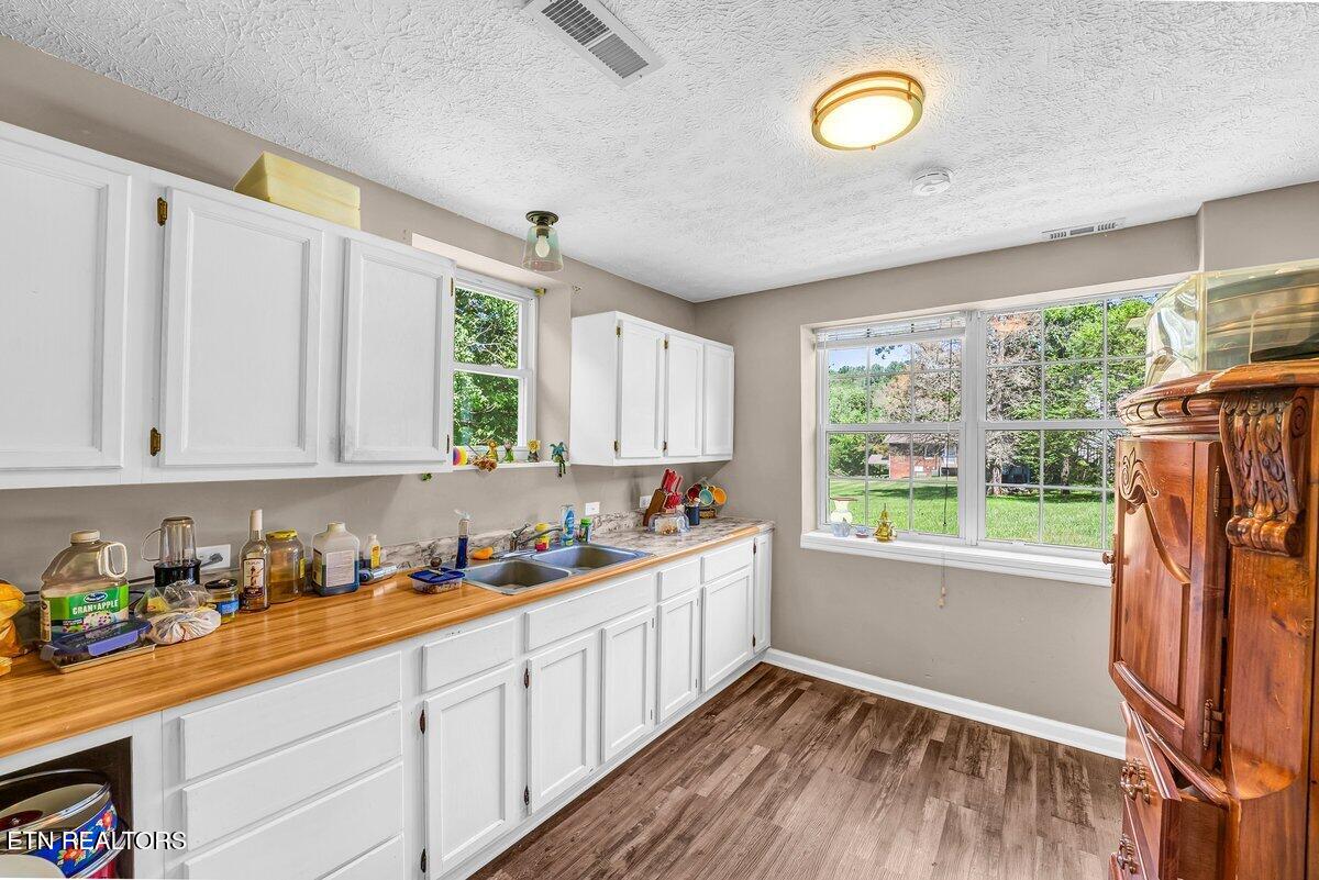 9126 Andersonville Pike Pike Powell TN 37849