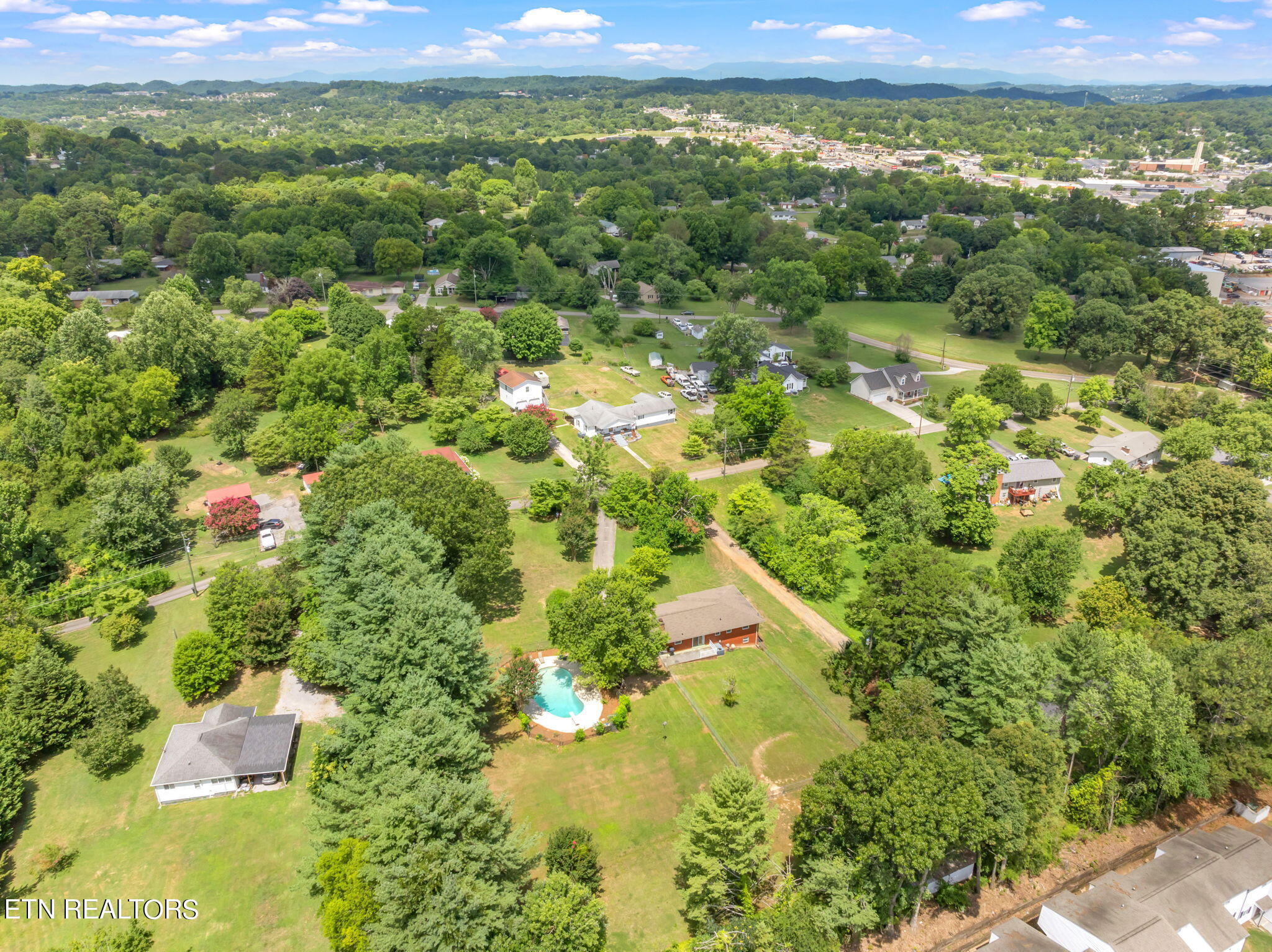 1312 NW Michaels Lane Knoxville TN 37912