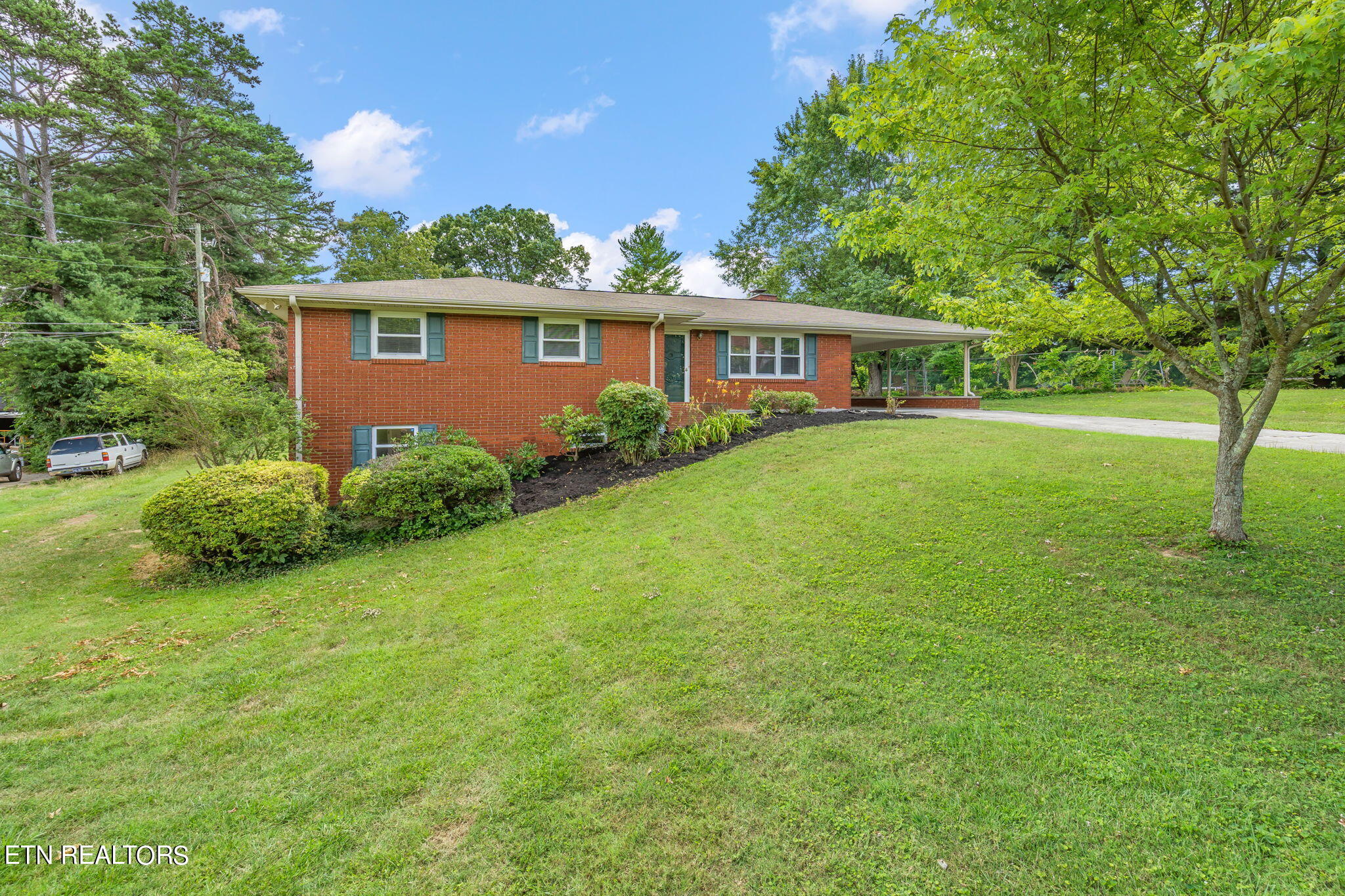 1312 NW Michaels Lane Knoxville TN 37912