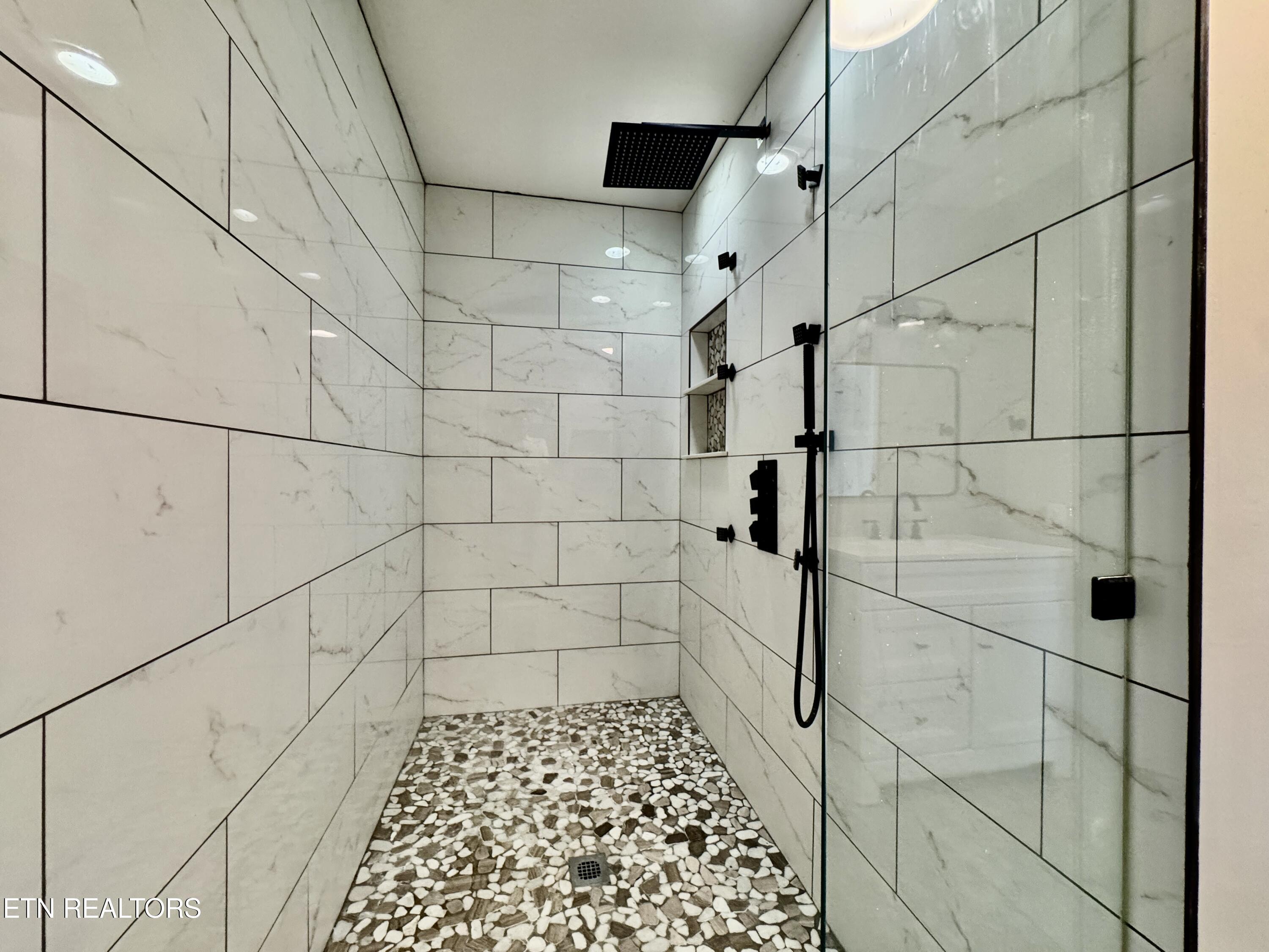 125 Orchard Crest Circle Clinton TN 37716