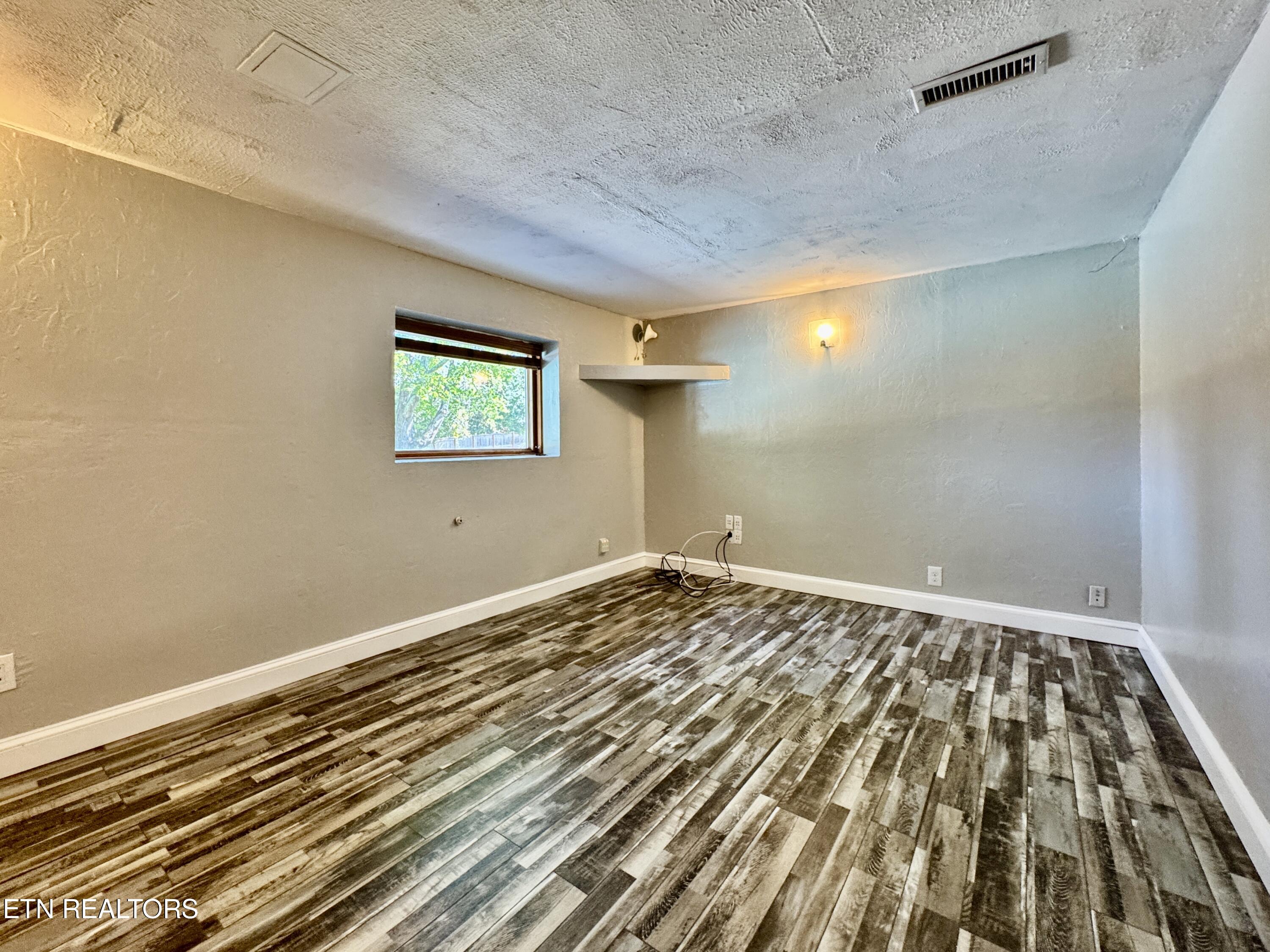 125 Orchard Crest Circle Clinton TN 37716