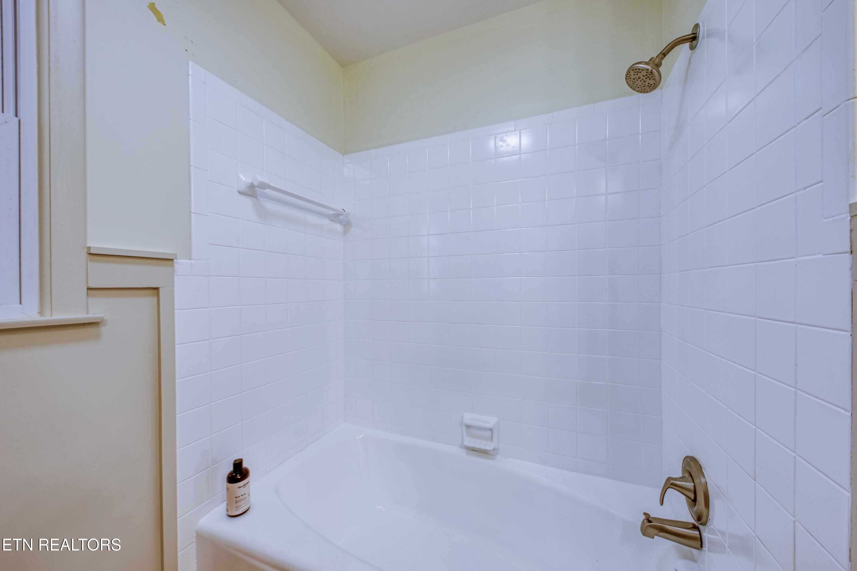 108 Canterbury Road Oak Ridge TN 37830