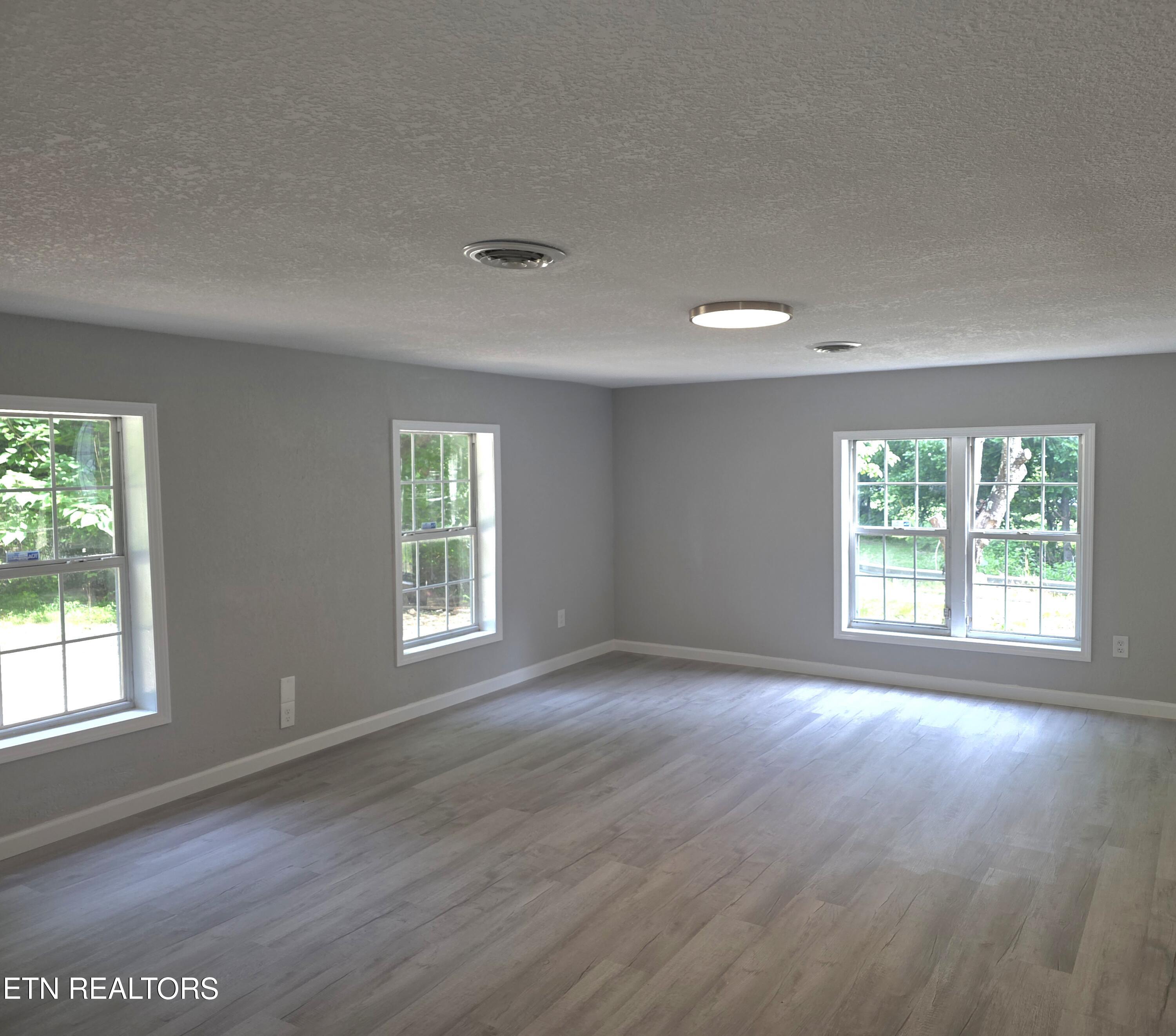 2074 Long Hollow Road Lafollette TN 37766