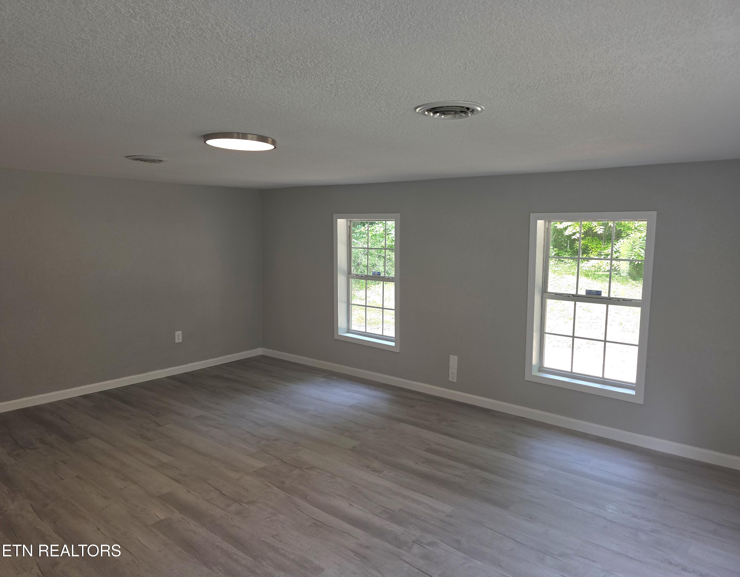 2074 Long Hollow Road Lafollette TN 37766