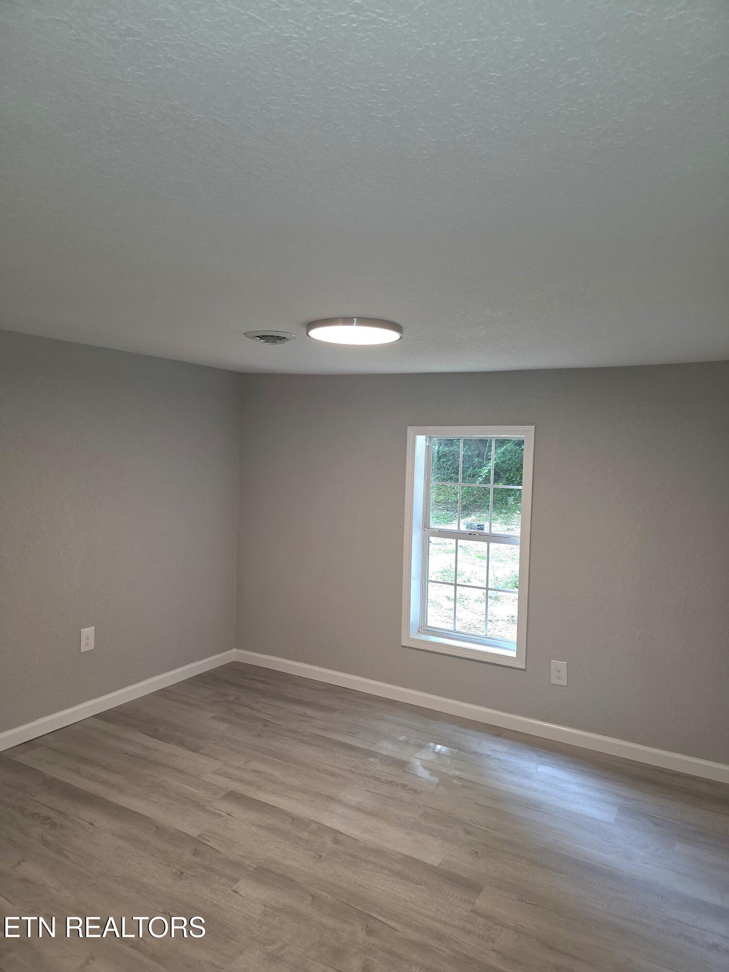 2074 Long Hollow Road Lafollette TN 37766