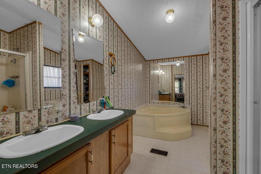 391 Manor Road Kingston TN 37763