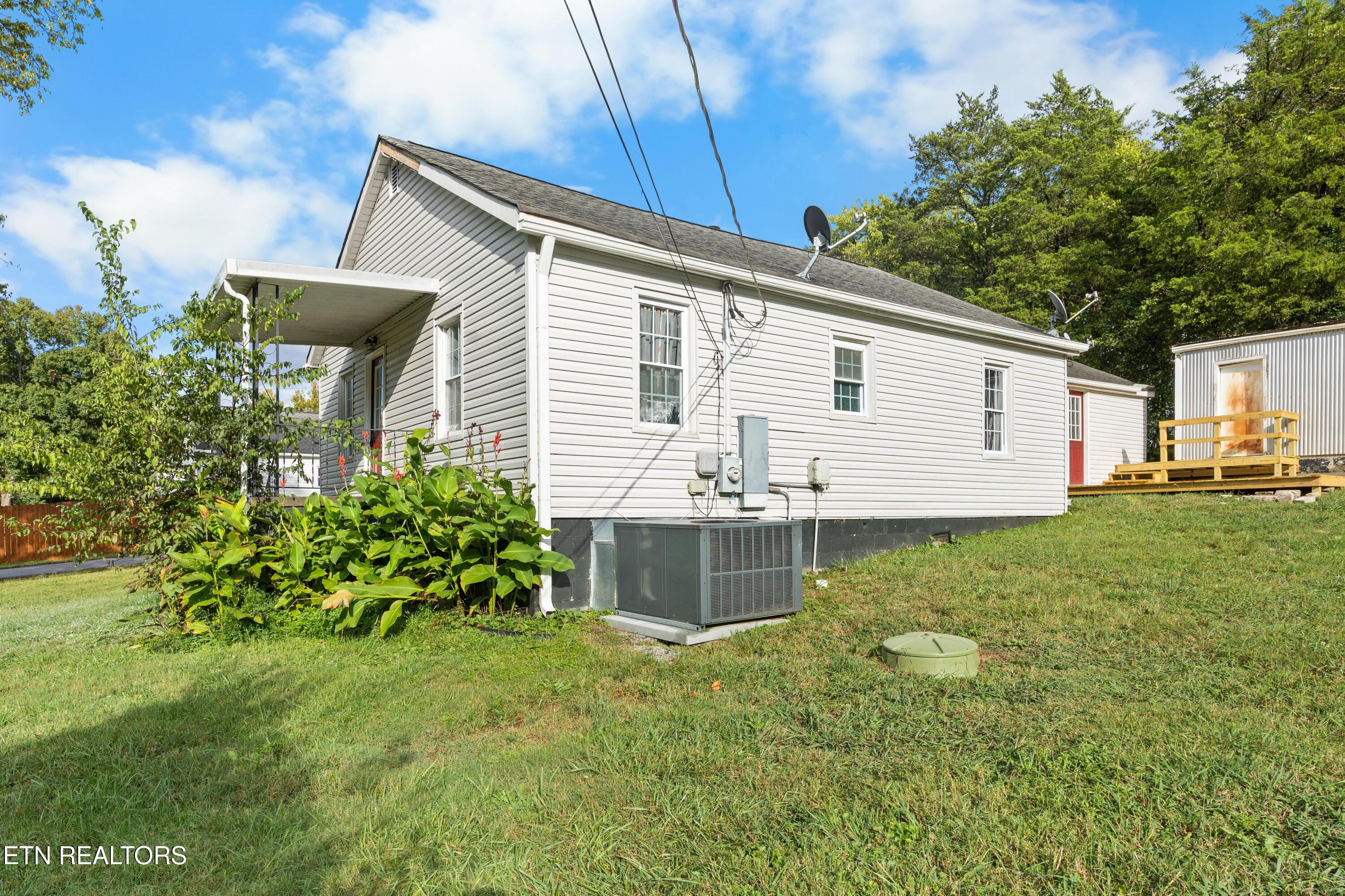 4854 Co Op Road Rockford TN 37853