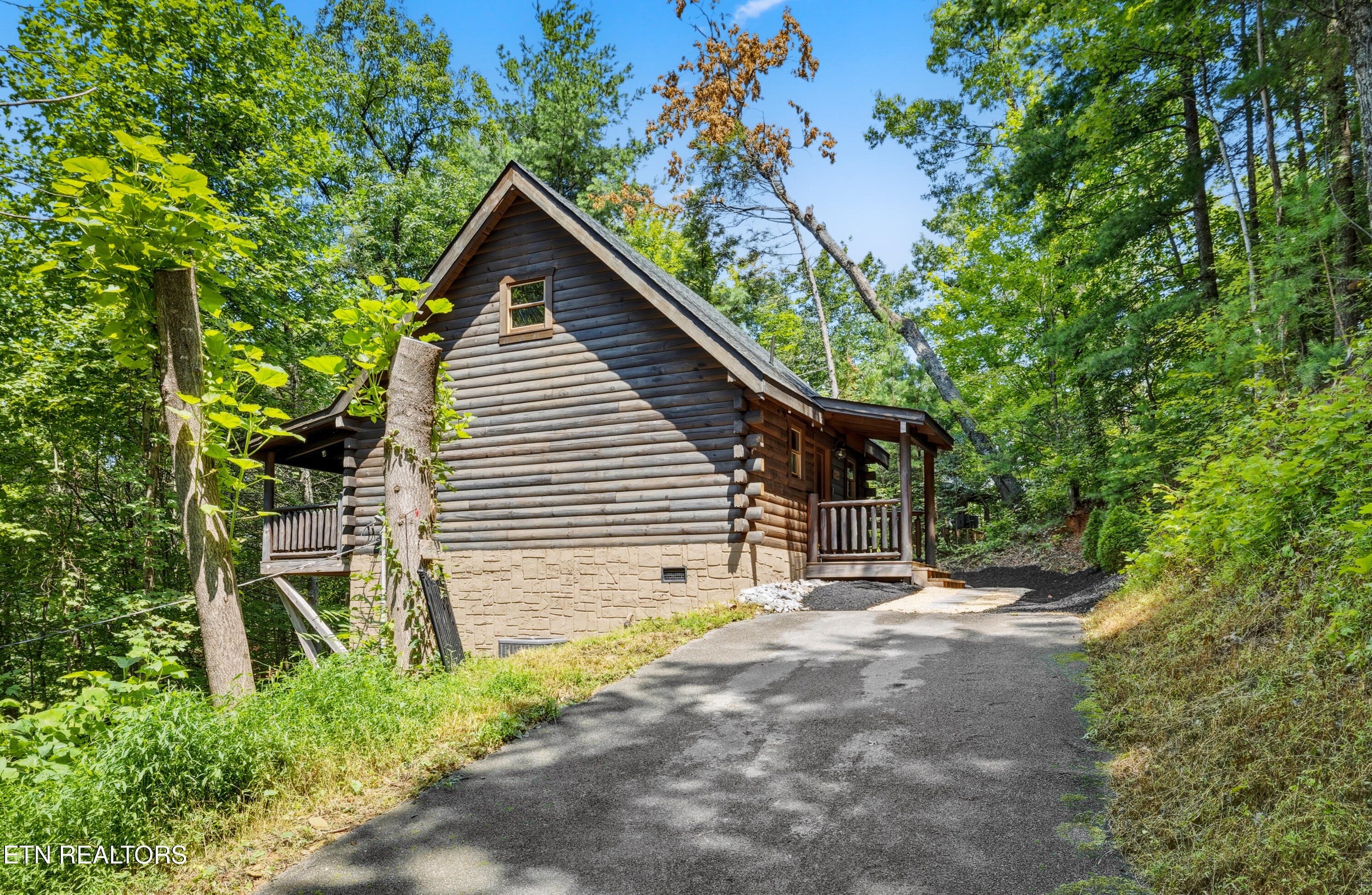 1922 Beach Front Drive Sevierville TN 37876