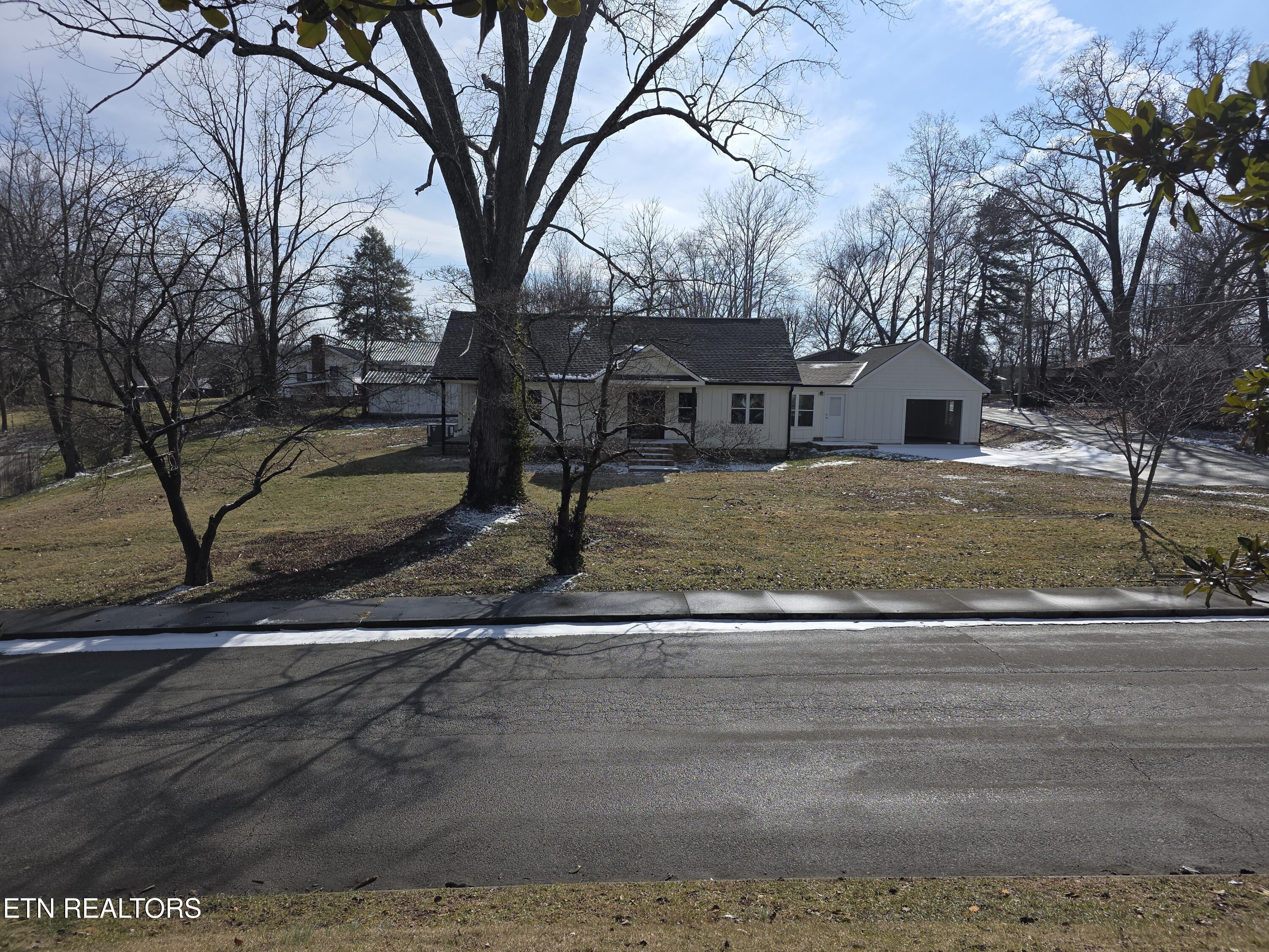 216 Lafayette Street Oneida TN 37841