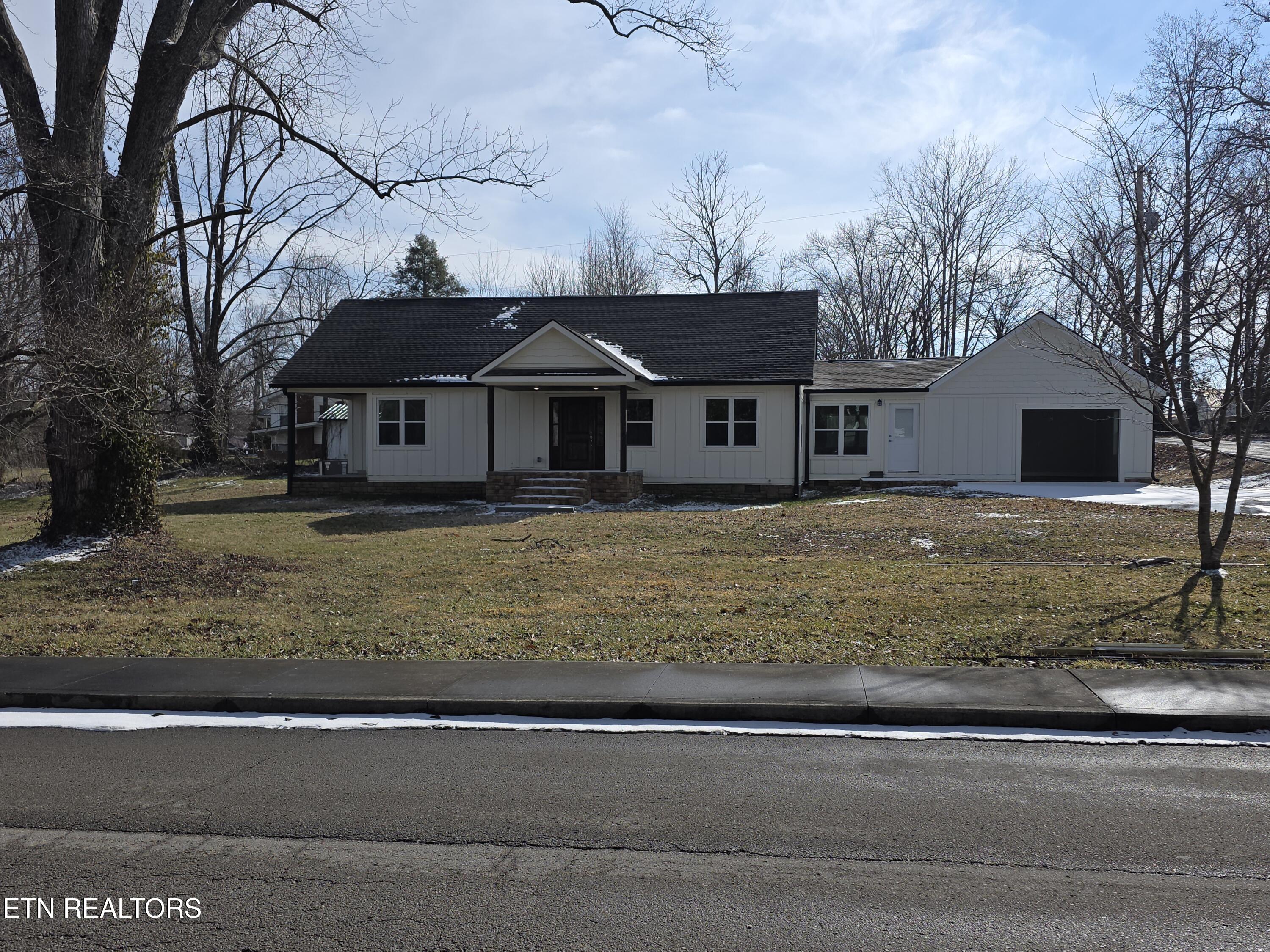 216 Lafayette Street Oneida TN 37841