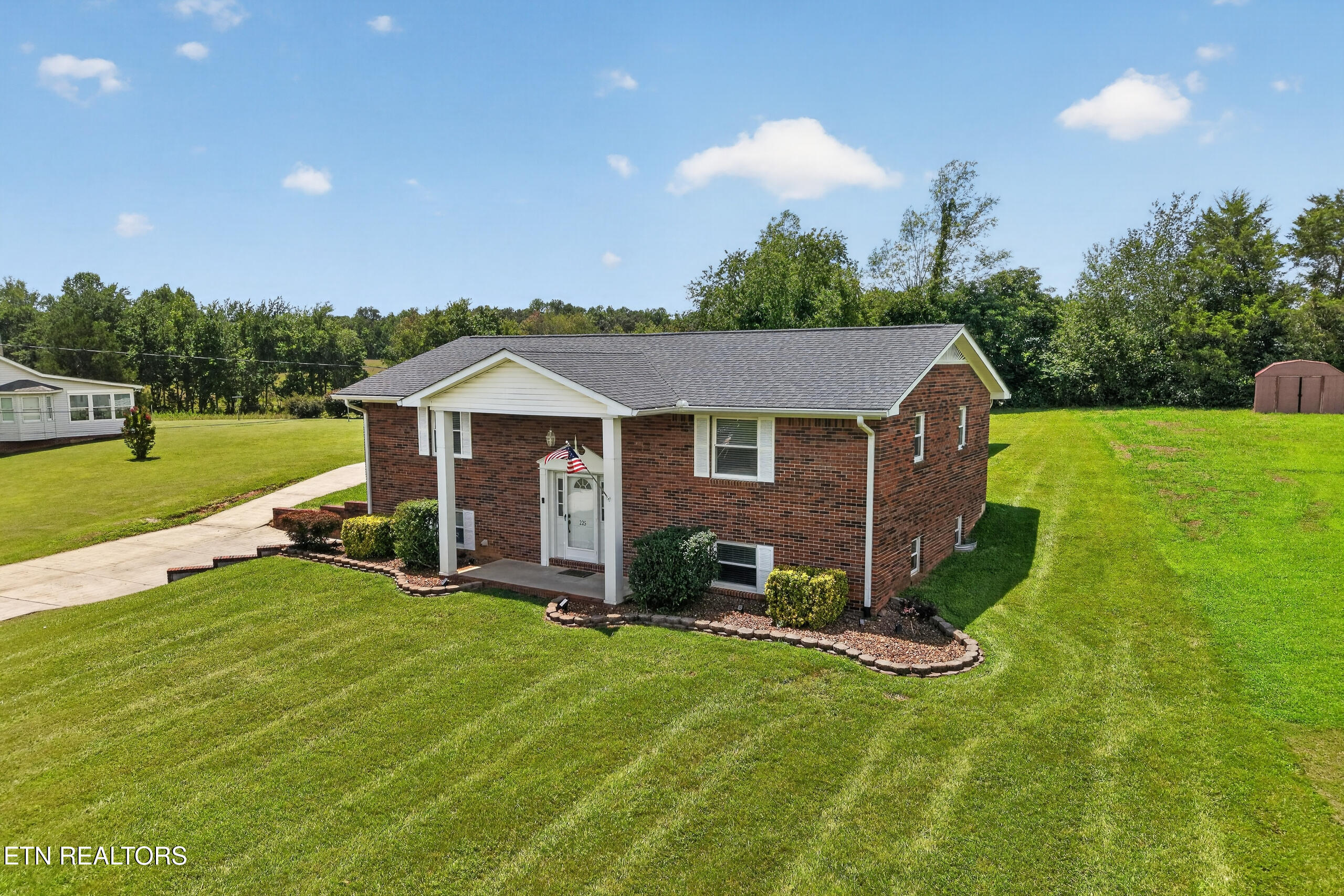 225 West Gate Drive Baxter TN 38544