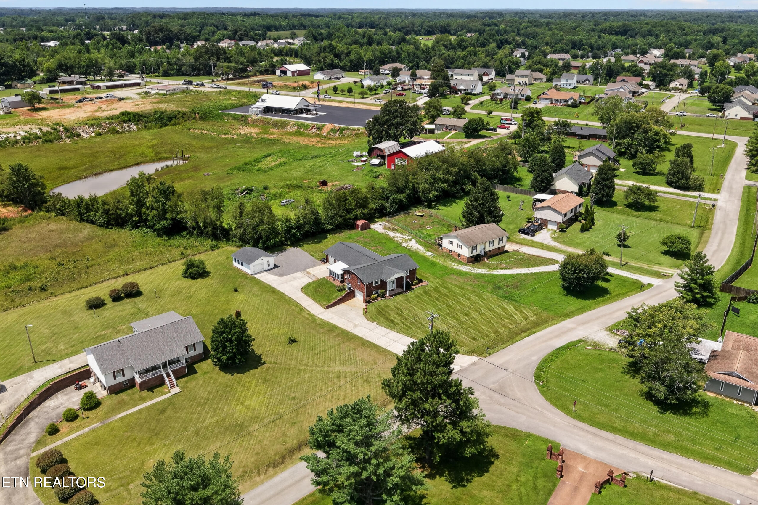 225 West Gate Drive Baxter TN 38544