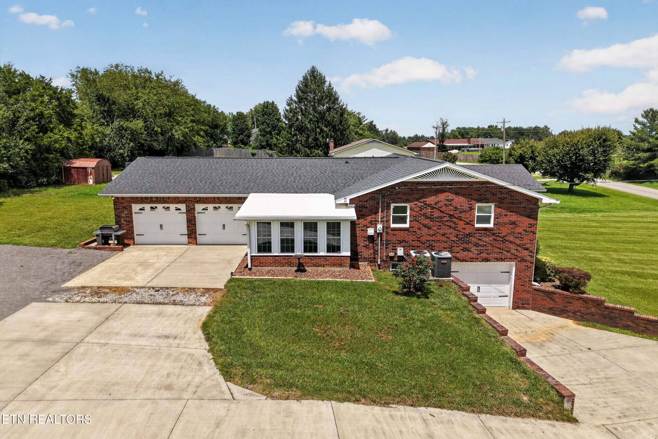 225 West Gate Drive Baxter TN 38544