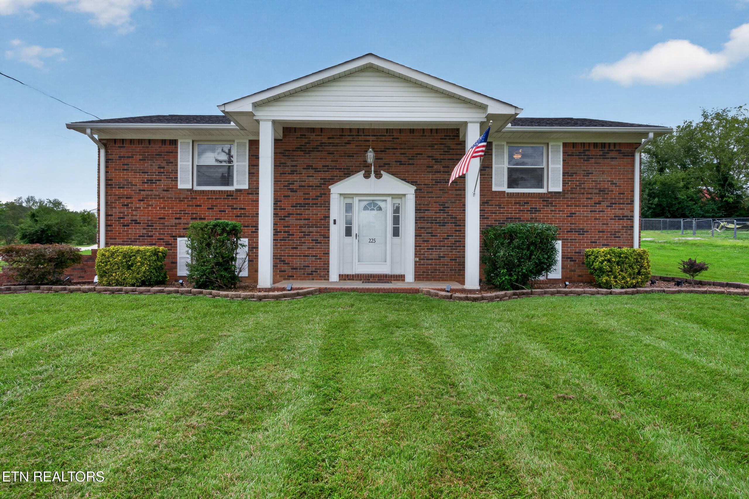 225 West Gate Drive Baxter TN 38544