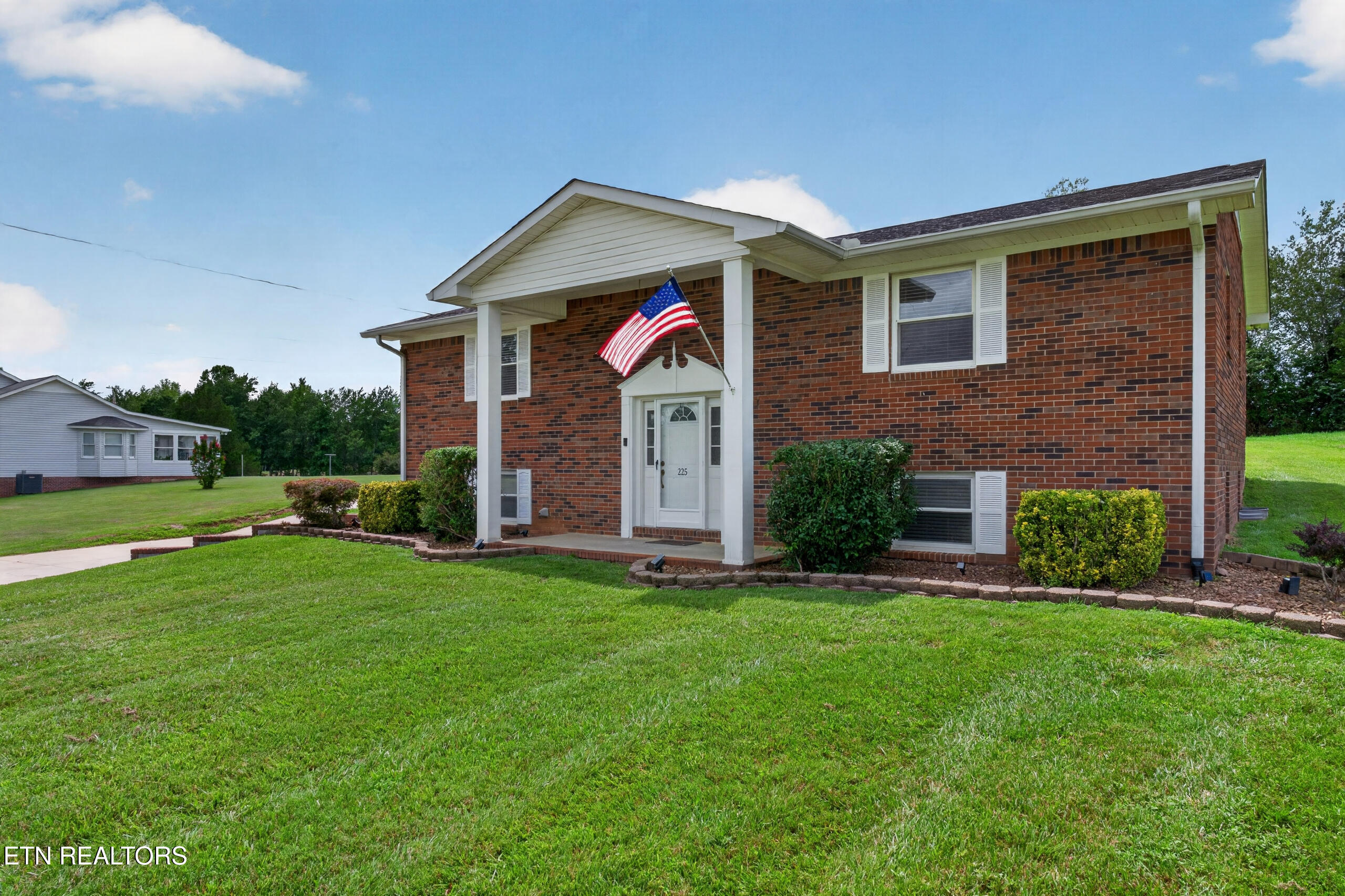 225 West Gate Drive Baxter TN 38544