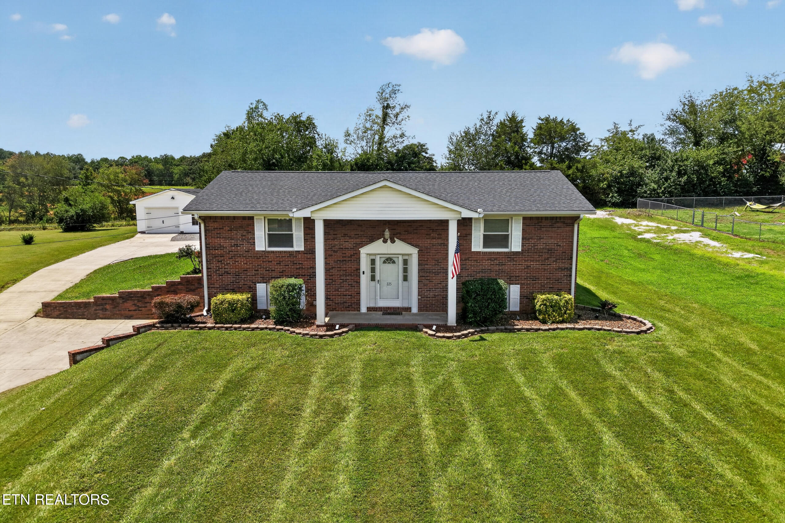 225 West Gate Drive Baxter TN 38544