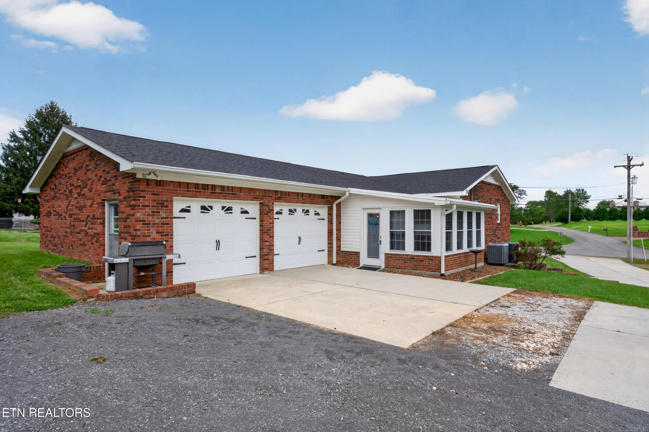 225 West Gate Drive Baxter TN 38544