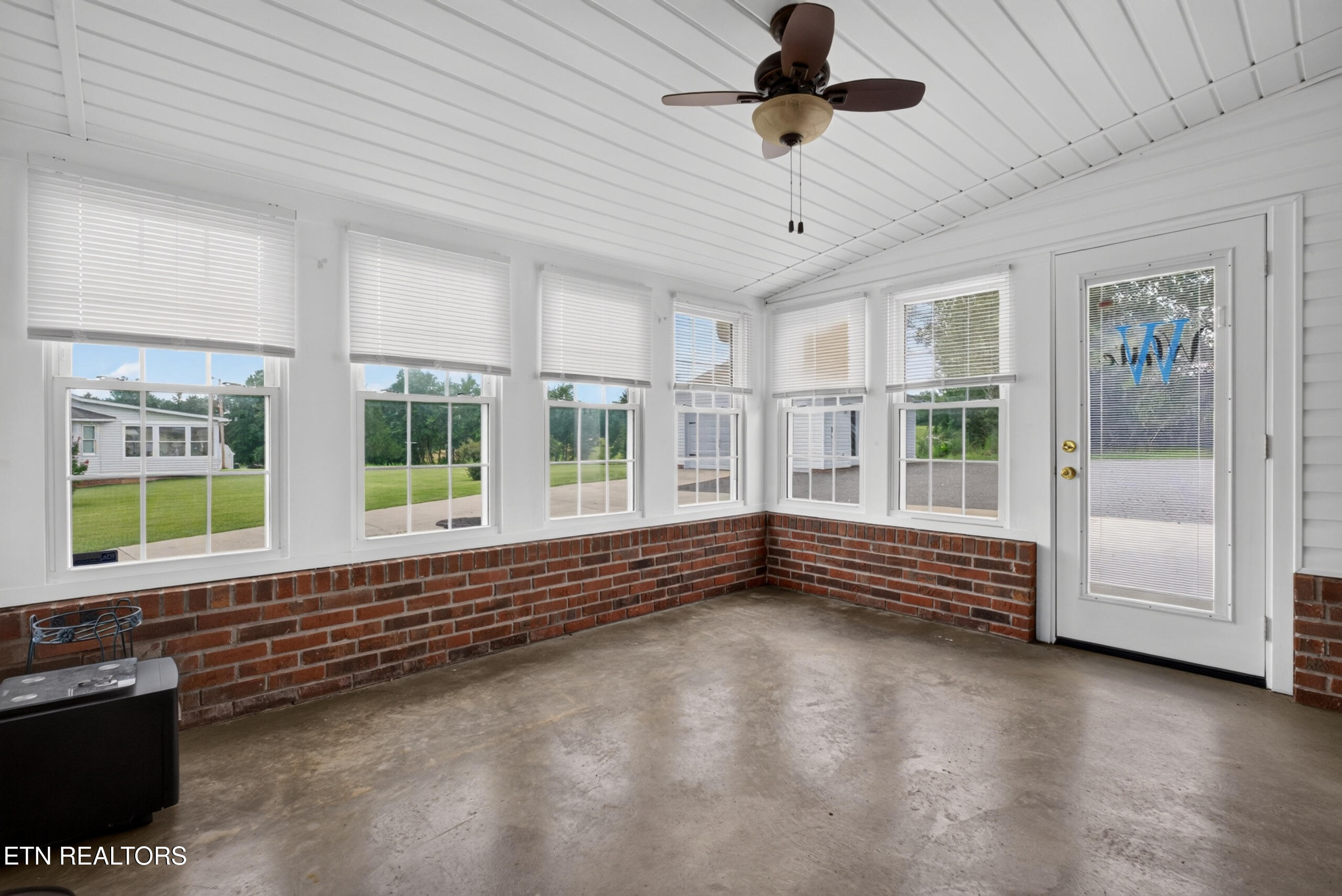 225 West Gate Drive Baxter TN 38544