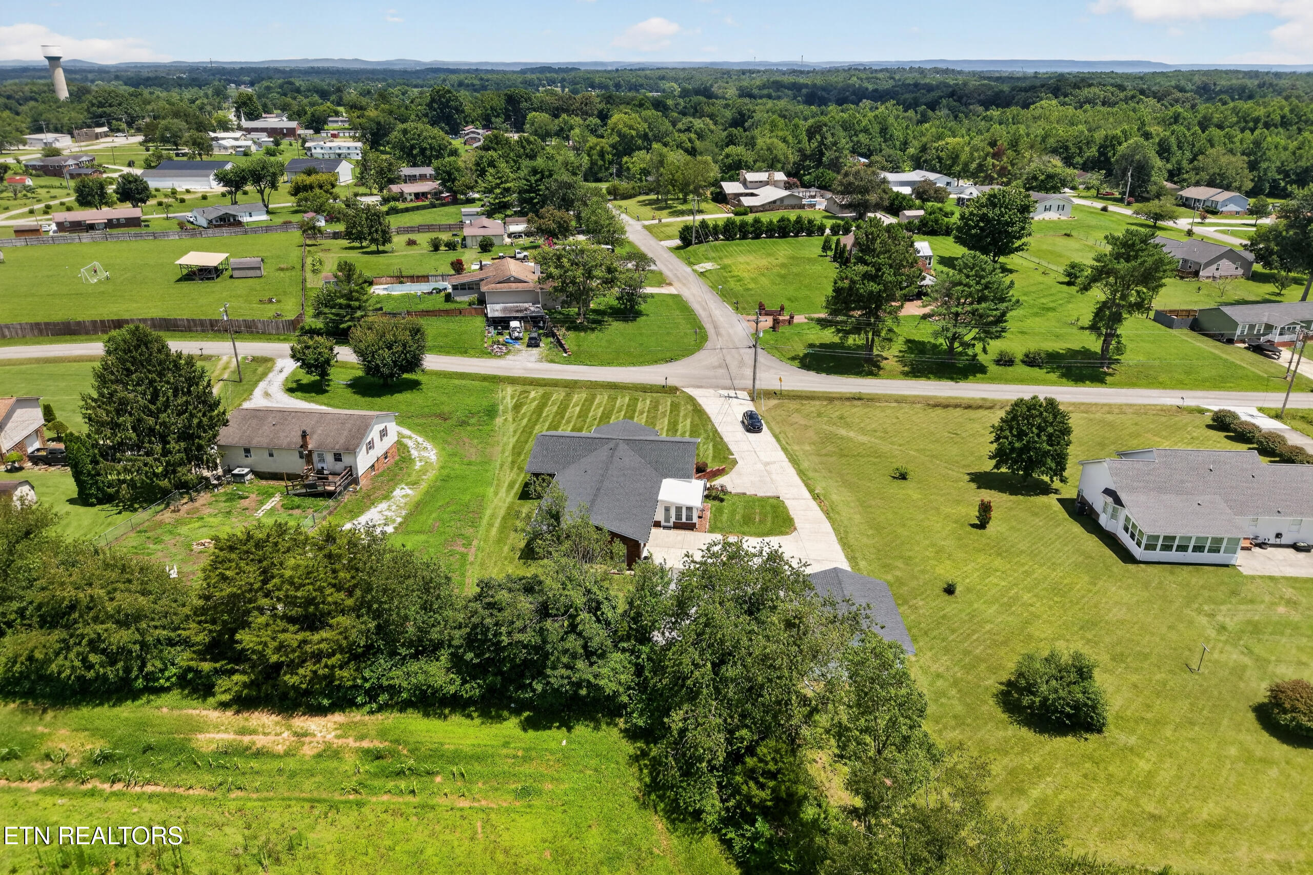 225 West Gate Drive Baxter TN 38544