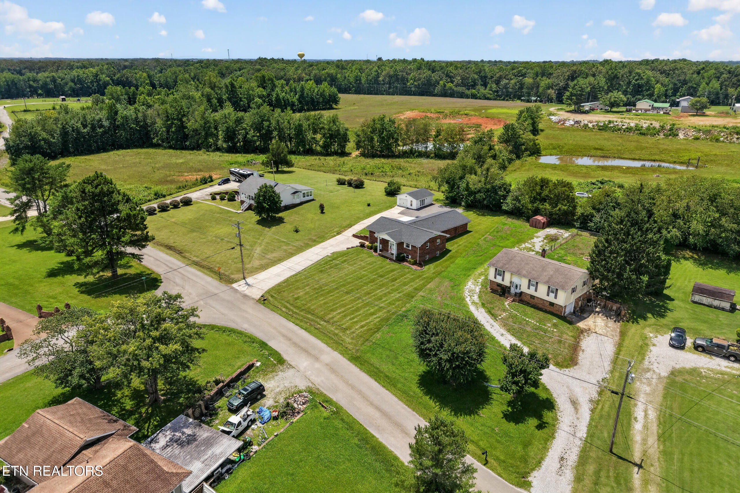 225 West Gate Drive Baxter TN 38544