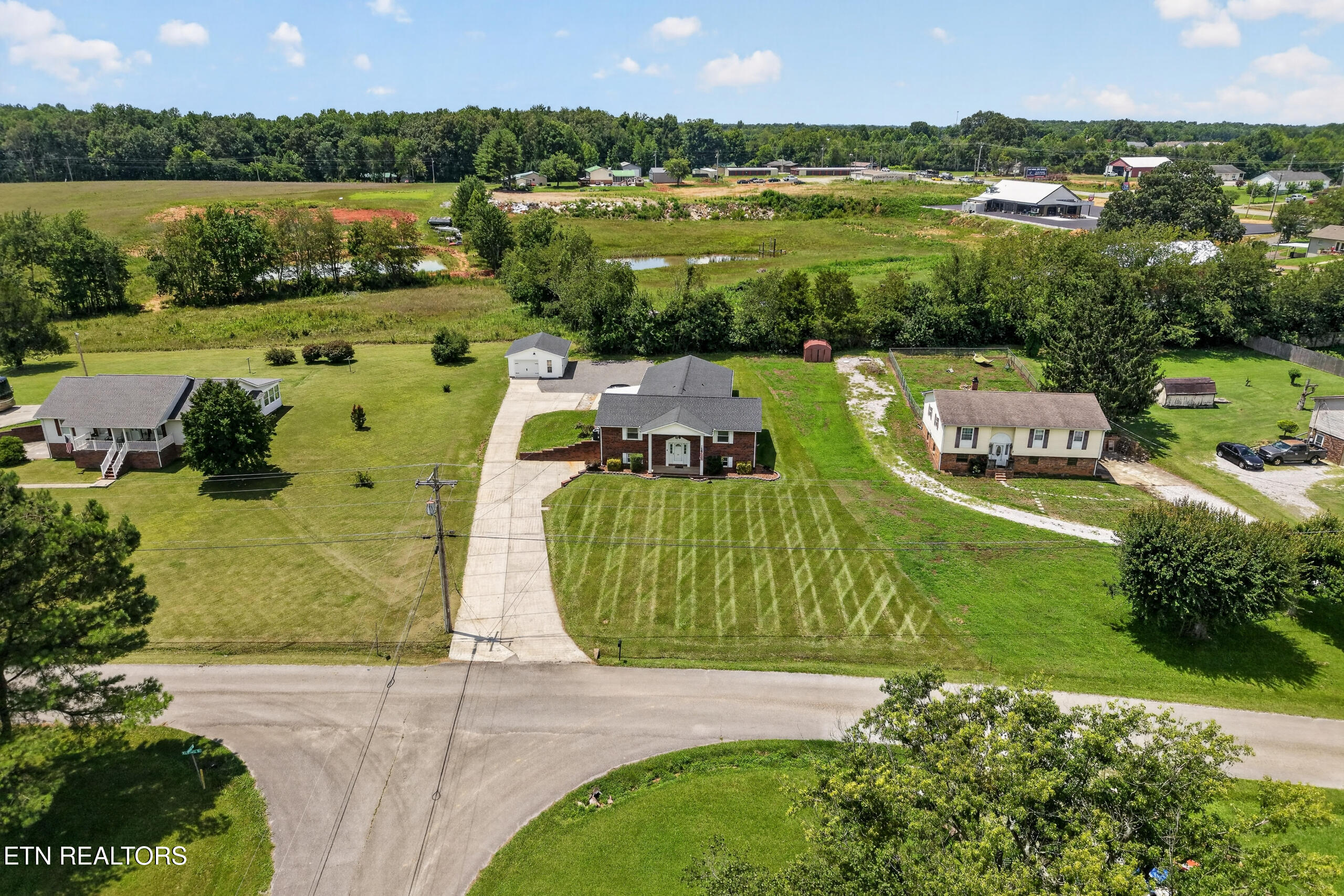 225 West Gate Drive Baxter TN 38544