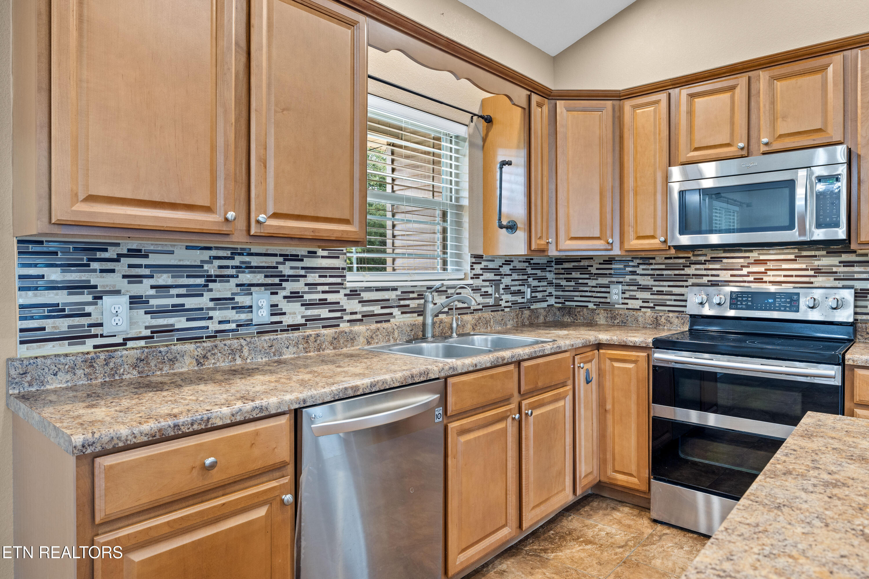 2811 Dalton Drive Sevierville TN 37876