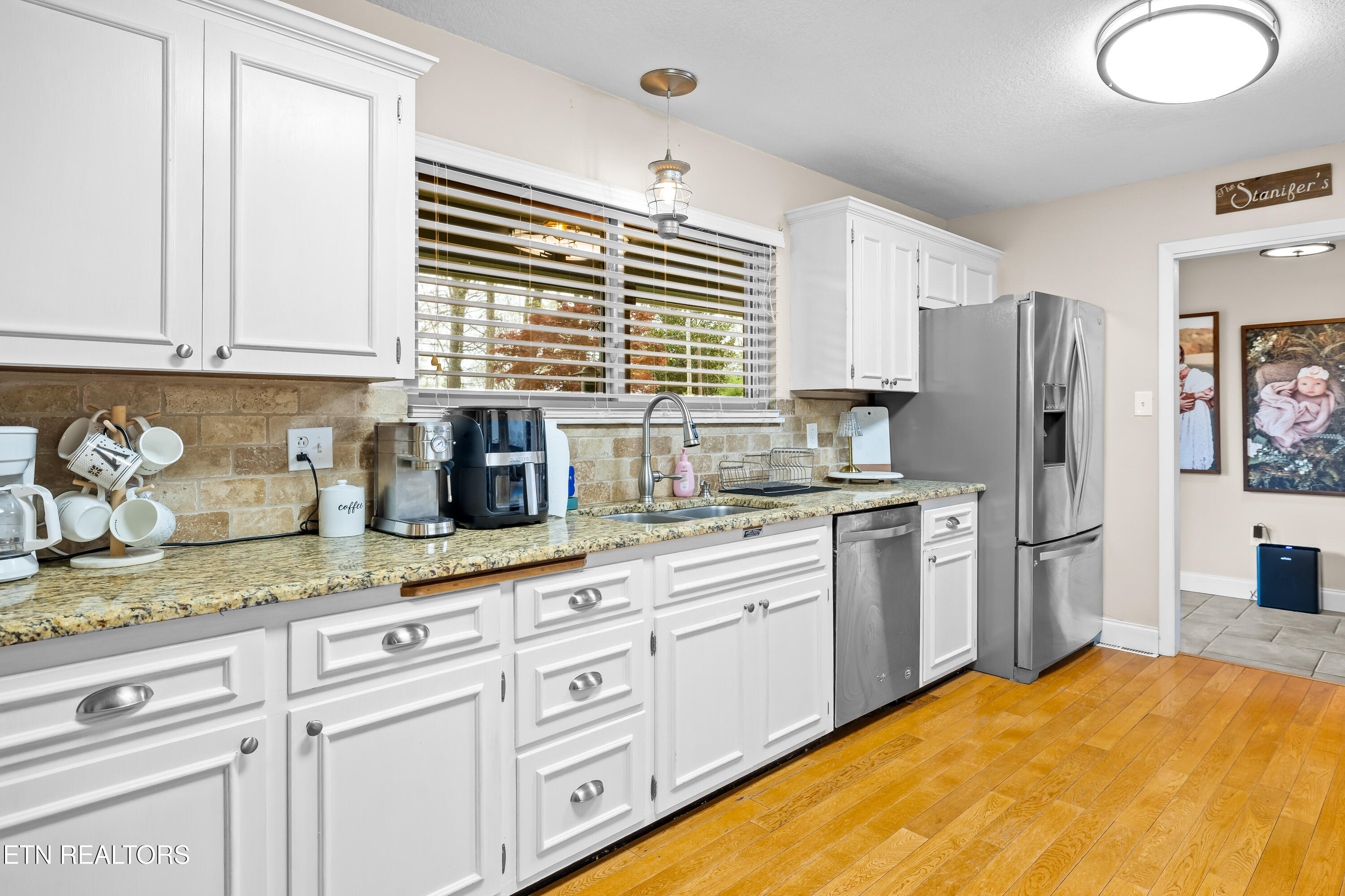 907 W 6th Avenue Lenoir City TN 37771