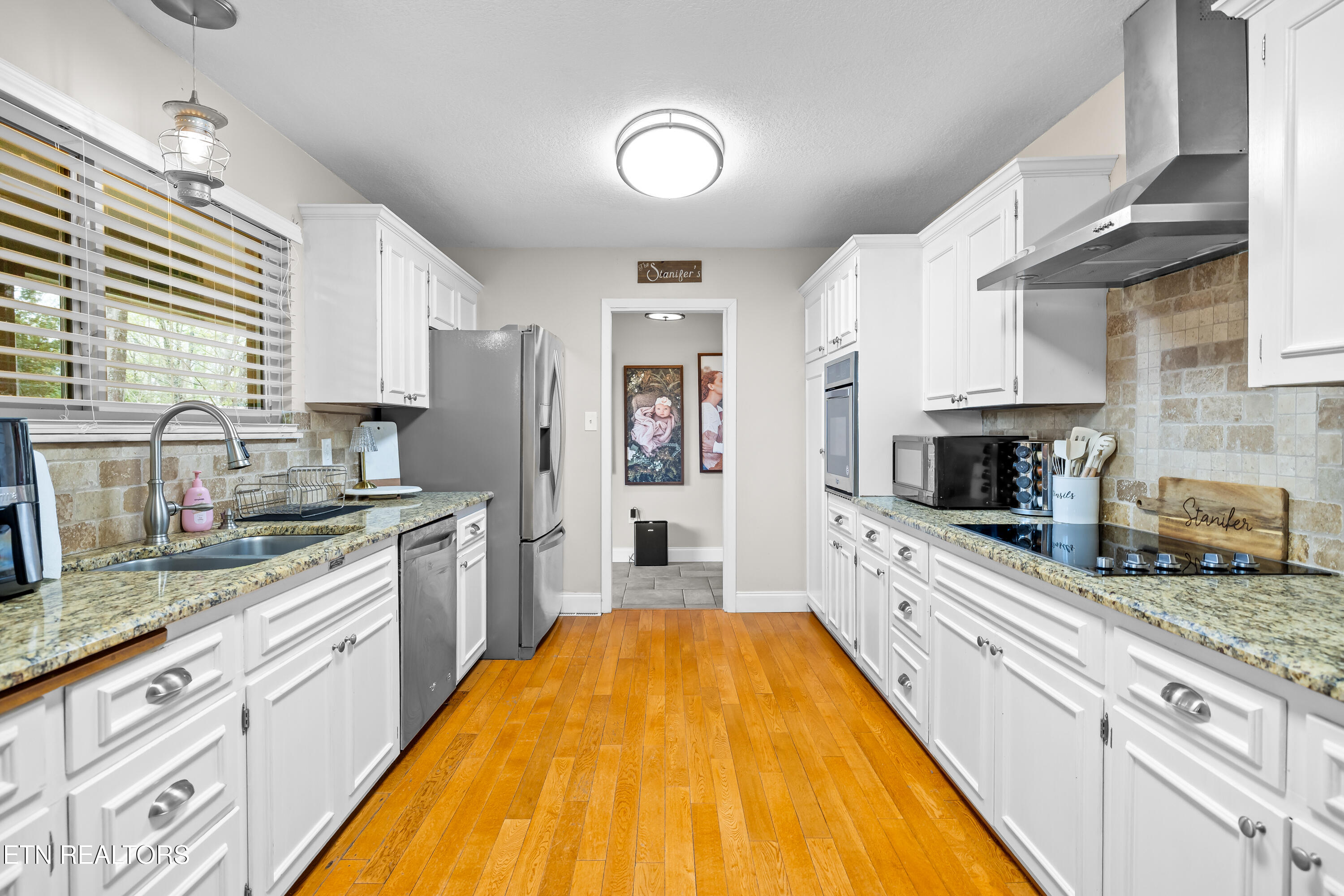 907 W 6th Avenue Lenoir City TN 37771