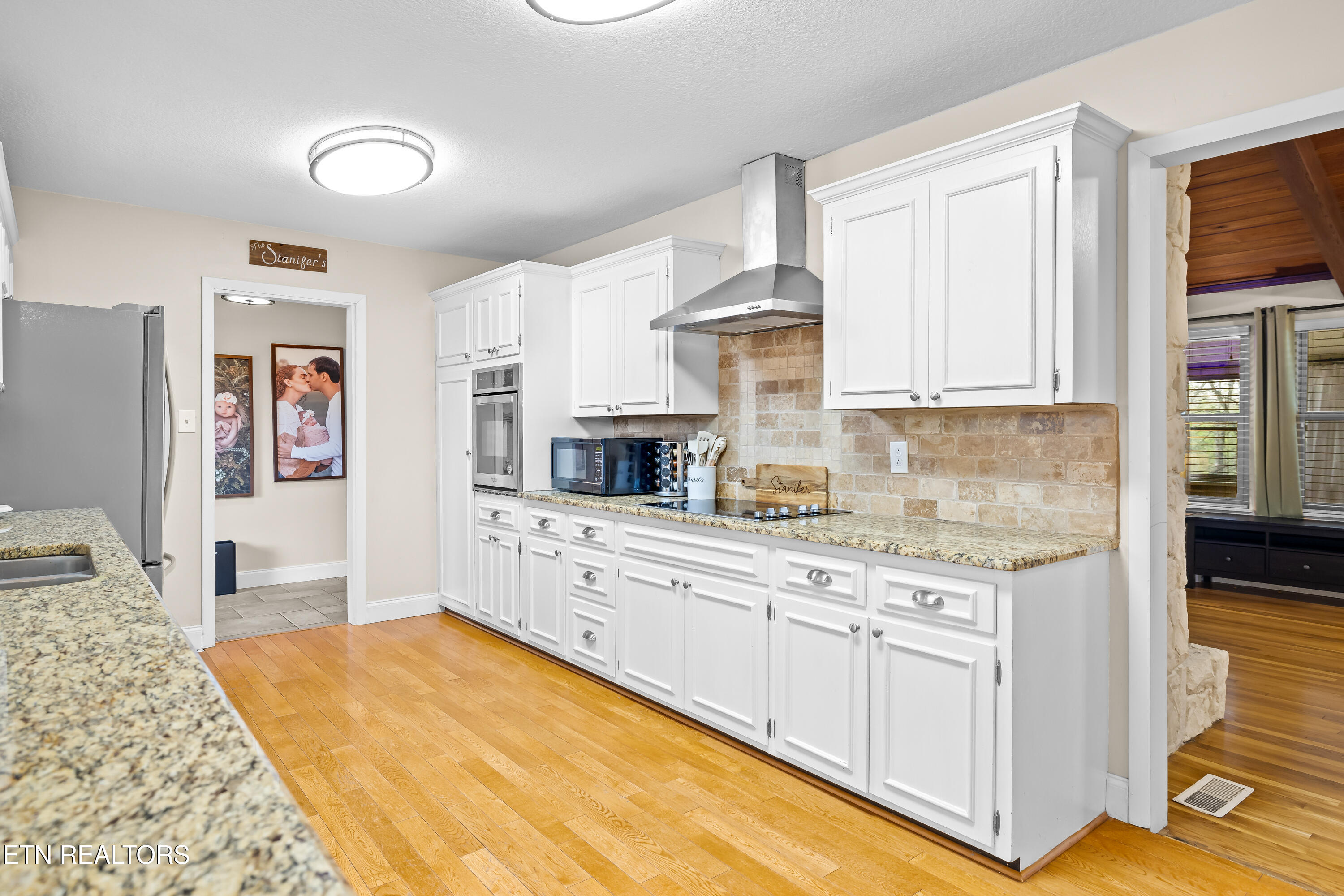 907 W 6th Avenue Lenoir City TN 37771
