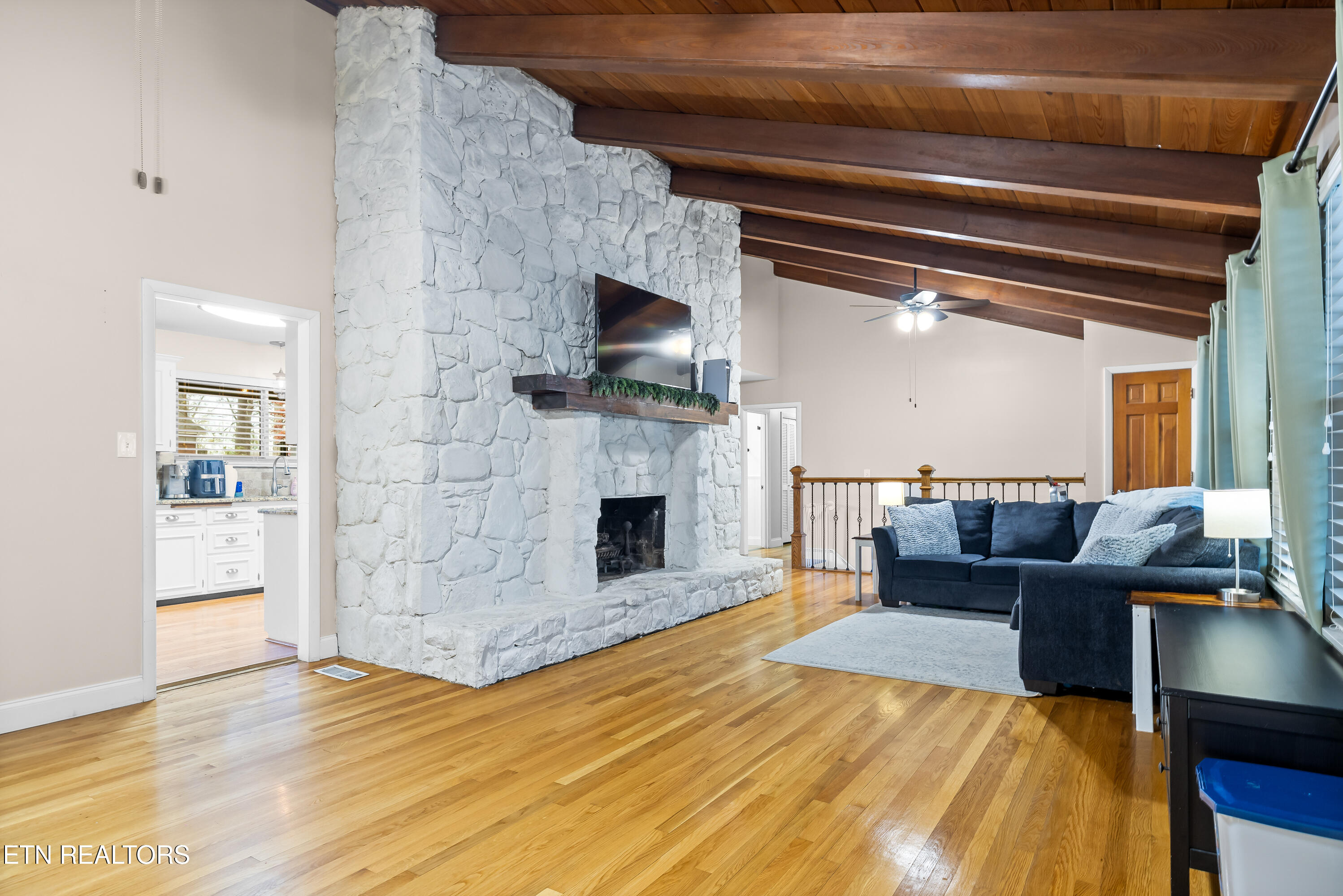 907 W 6th Avenue Lenoir City TN 37771