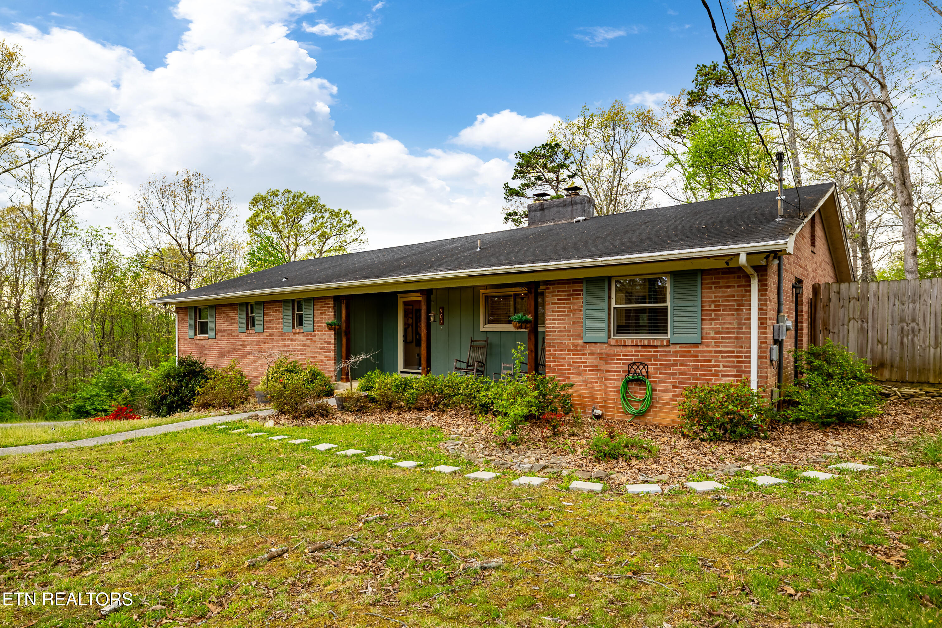 907 W 6th Avenue Lenoir City TN 37771