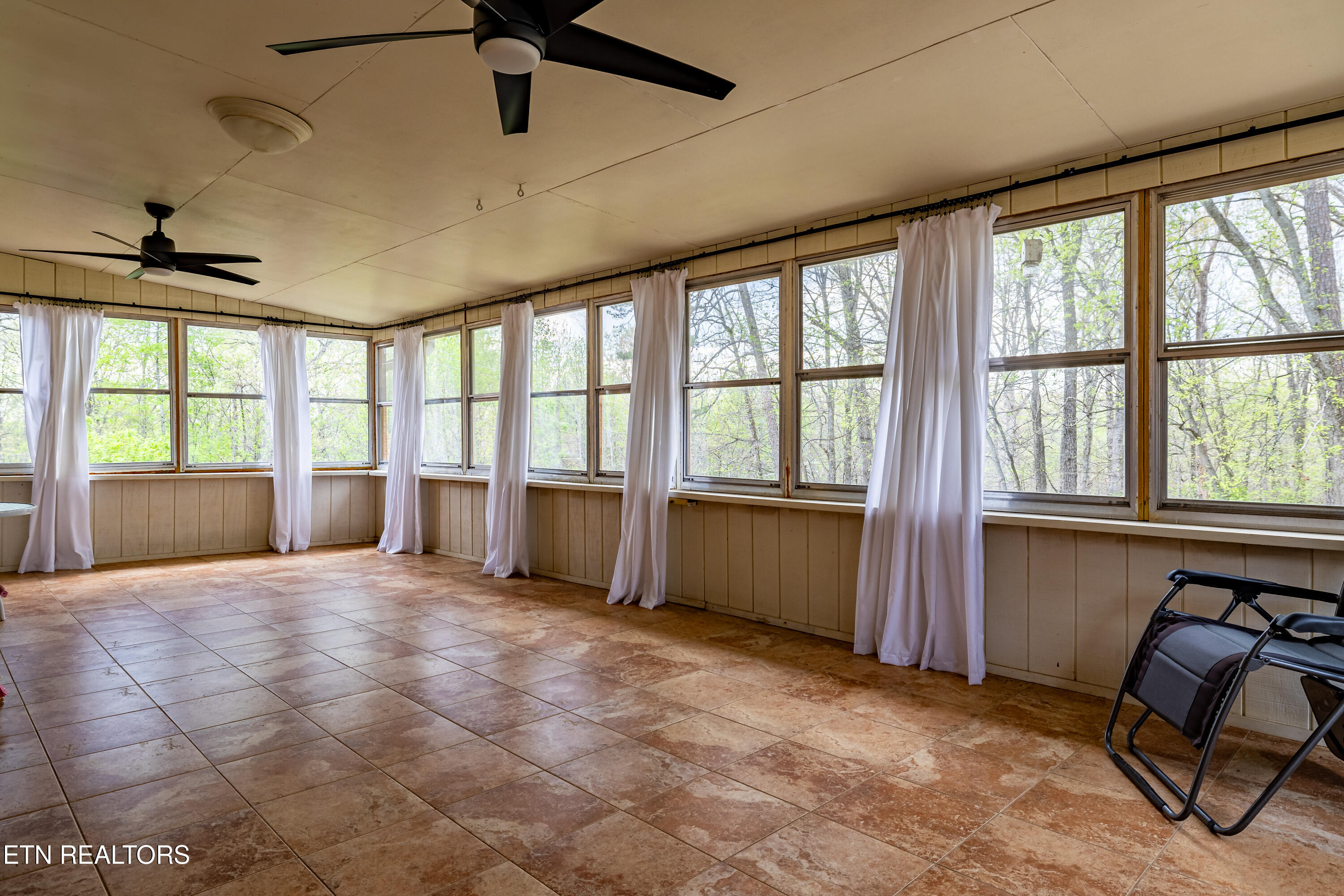 907 W 6th Avenue Lenoir City TN 37771