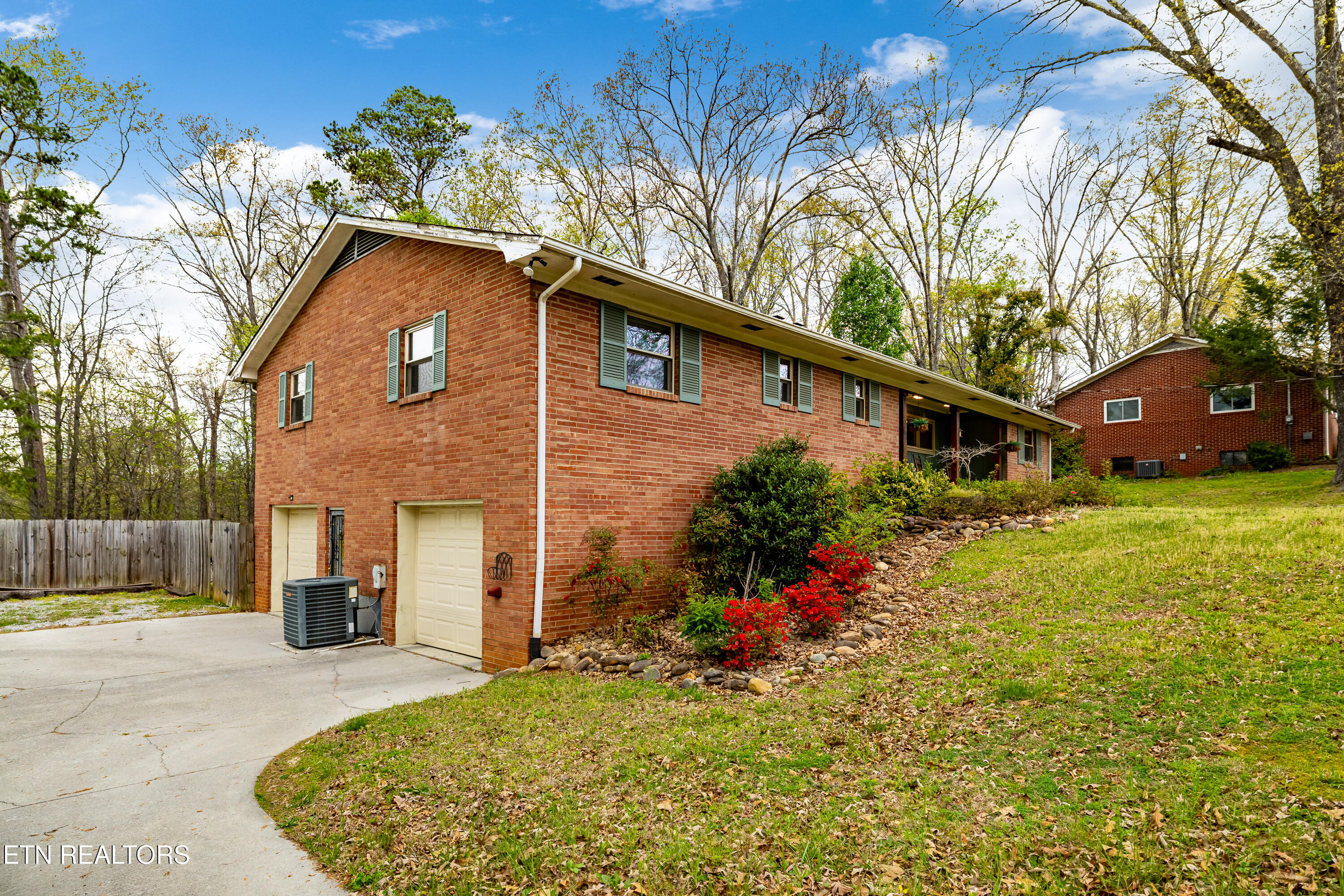 907 W 6th Avenue Lenoir City TN 37771