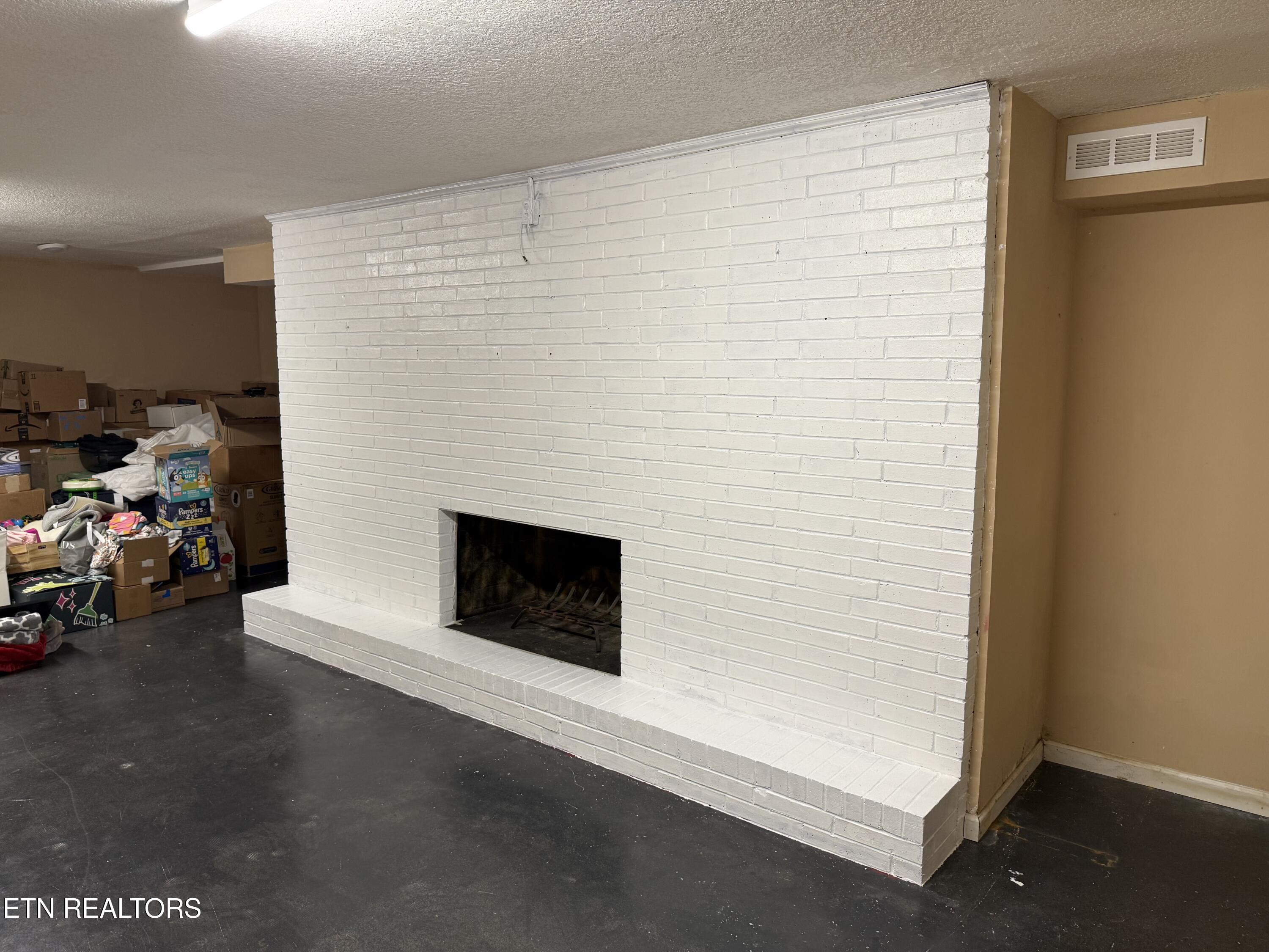 907 W 6th Avenue Lenoir City TN 37771
