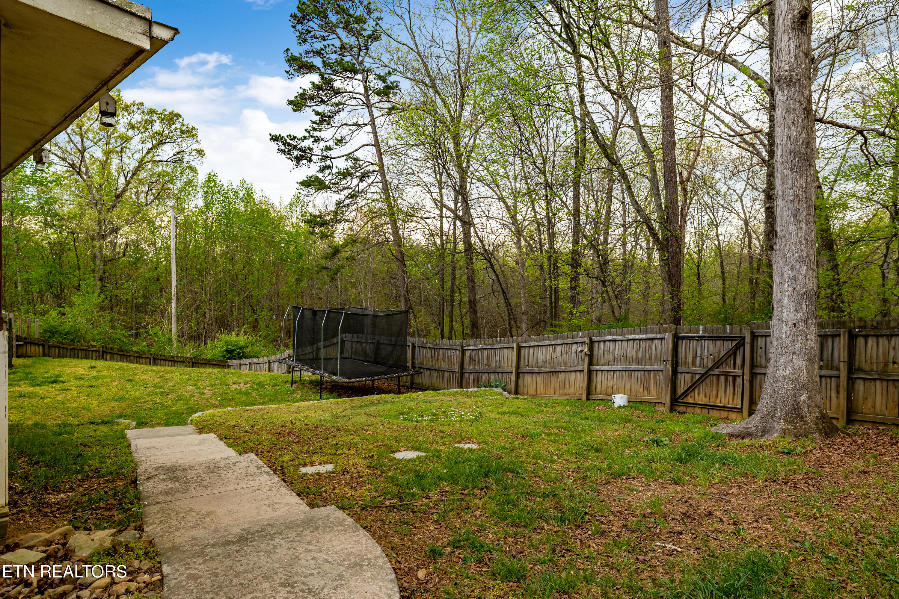 907 W 6th Avenue Lenoir City TN 37771