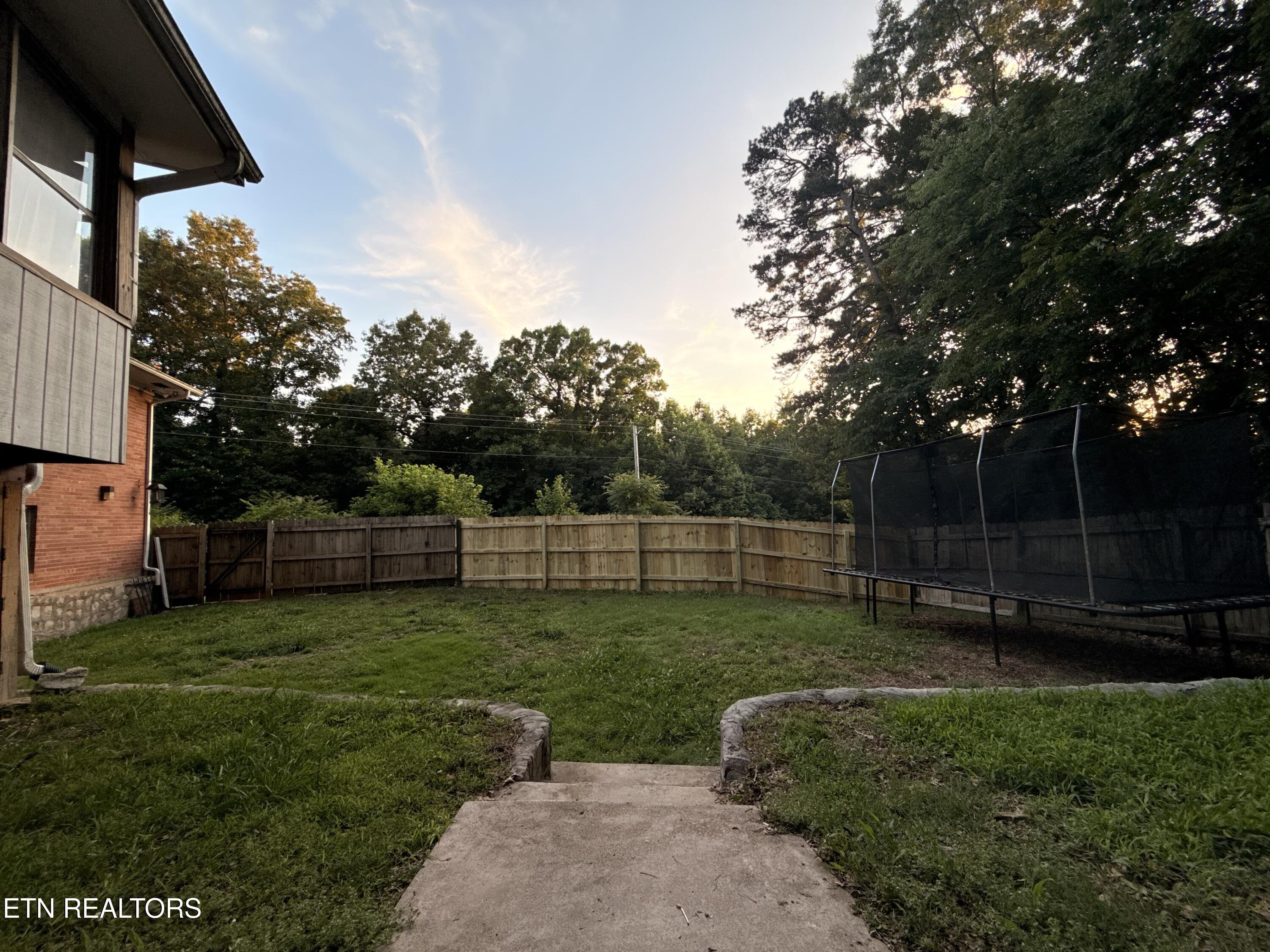 907 W 6th Avenue Lenoir City TN 37771