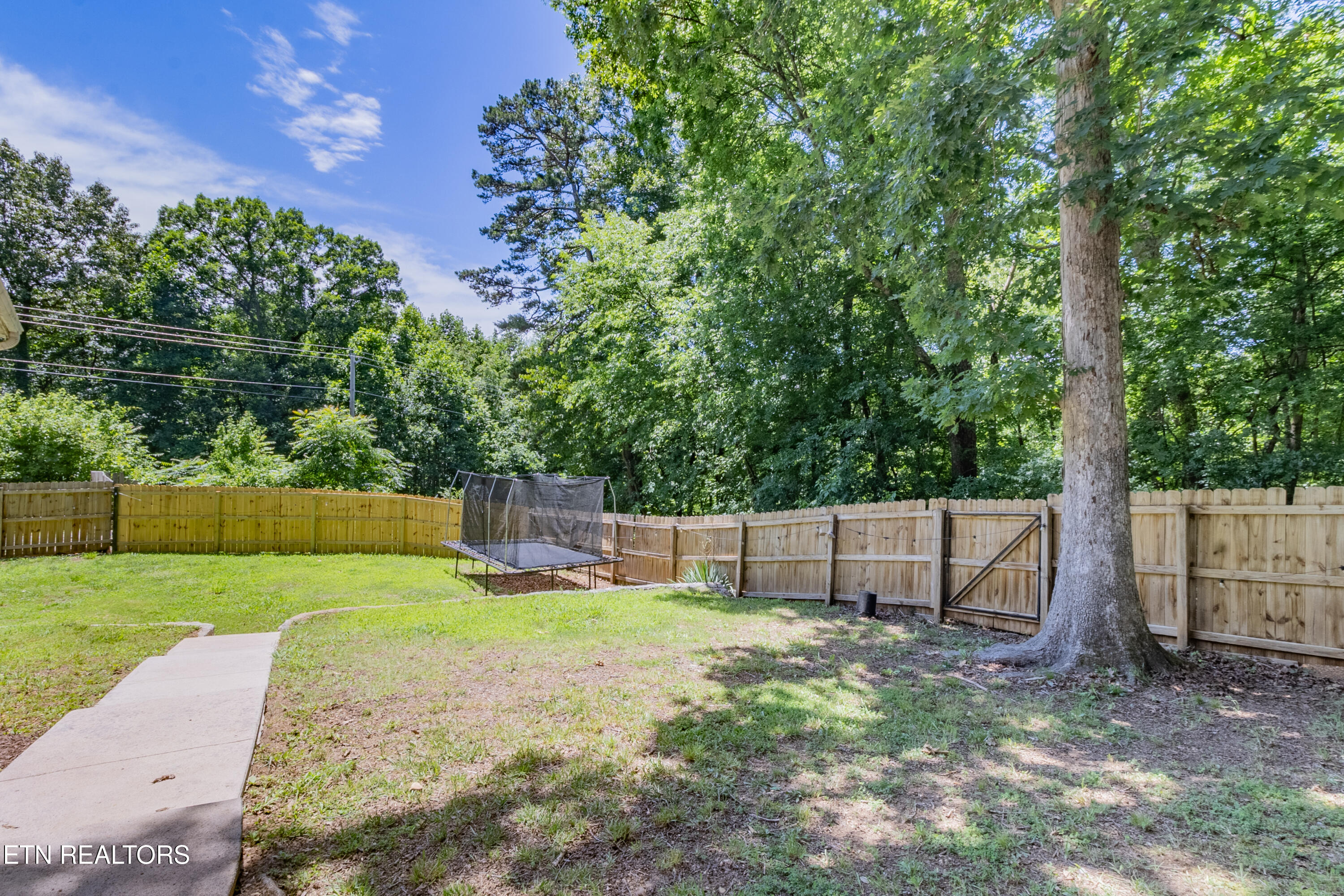 907 W 6th Avenue Lenoir City TN 37771