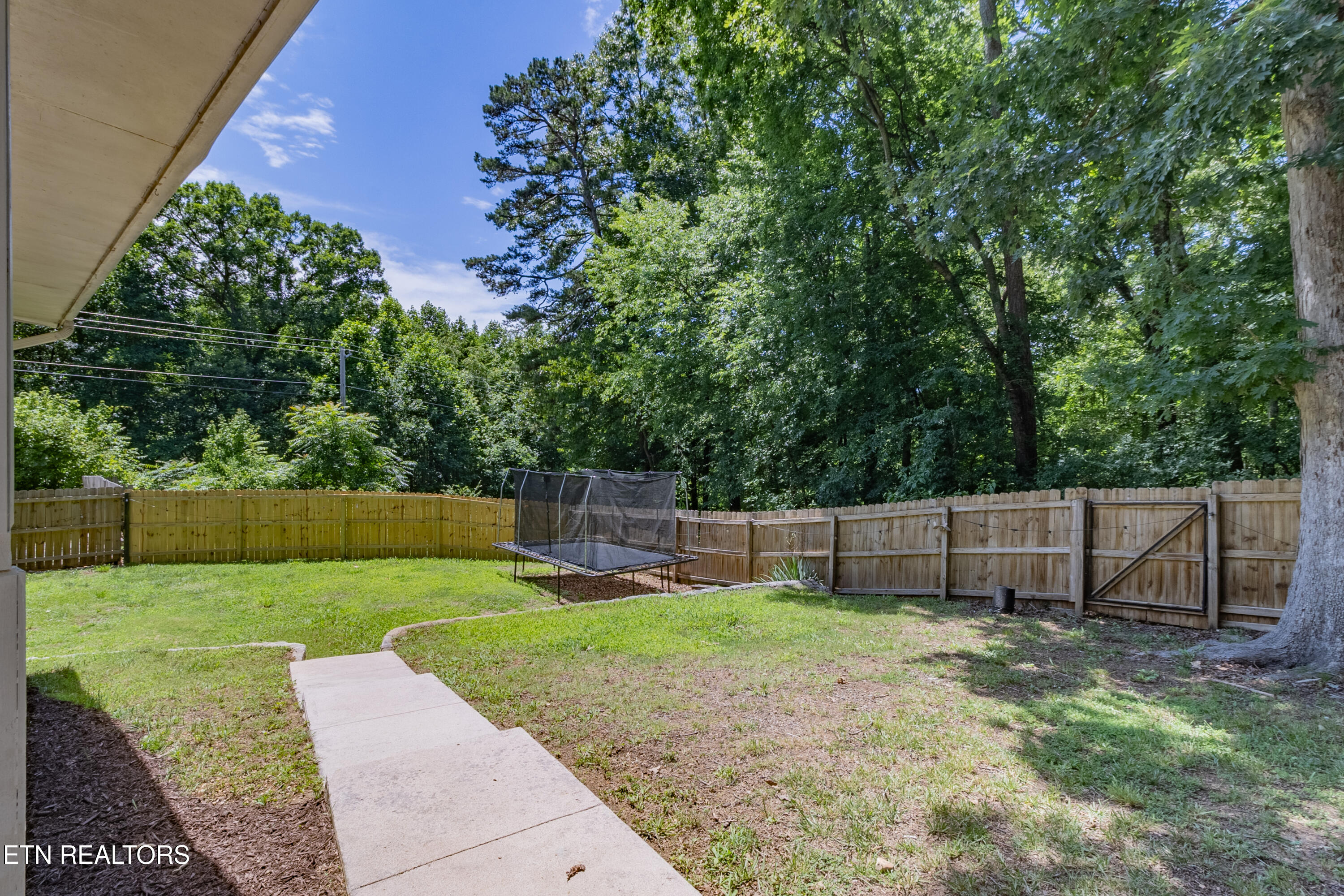 907 W 6th Avenue Lenoir City TN 37771