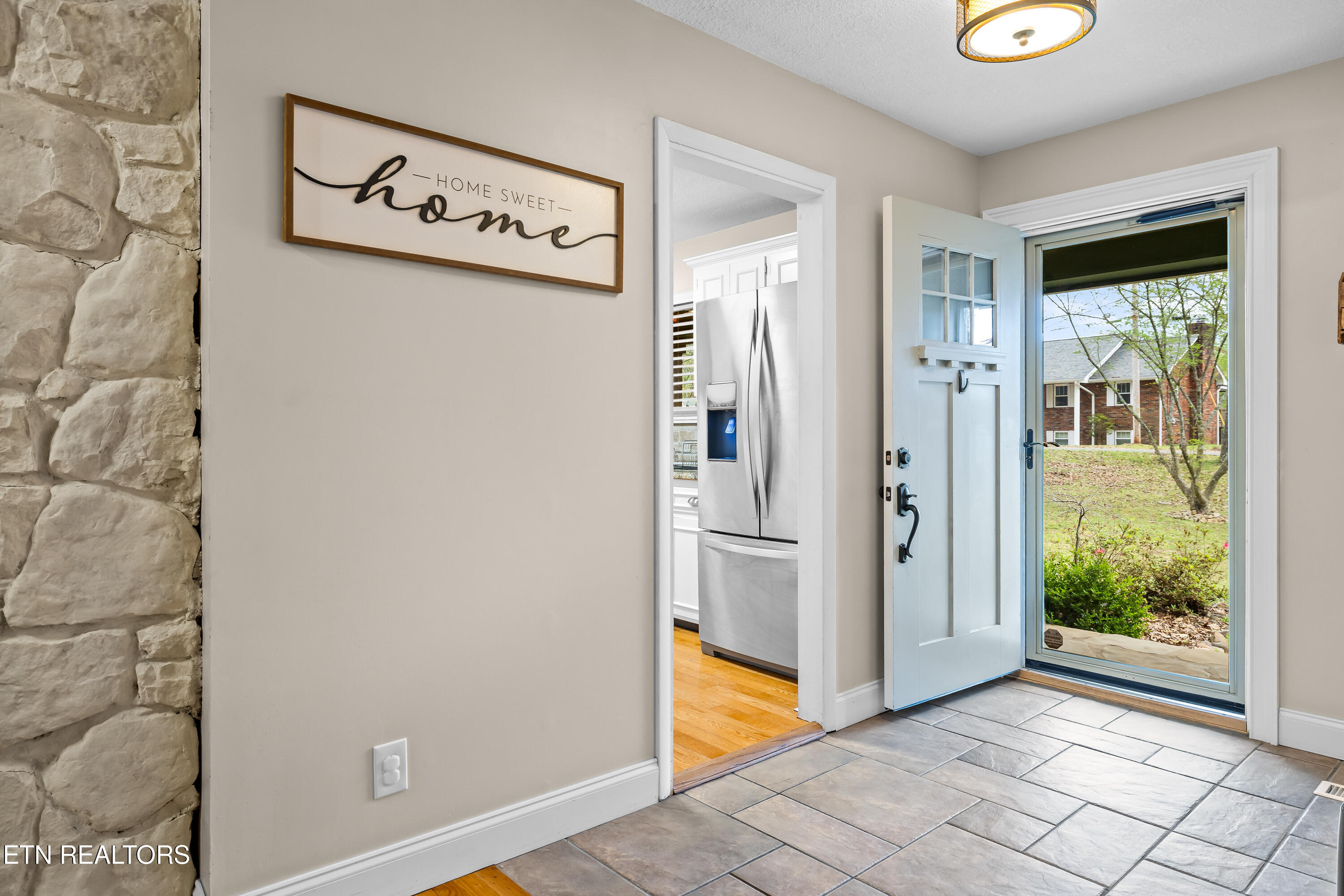 907 W 6th Avenue Lenoir City TN 37771