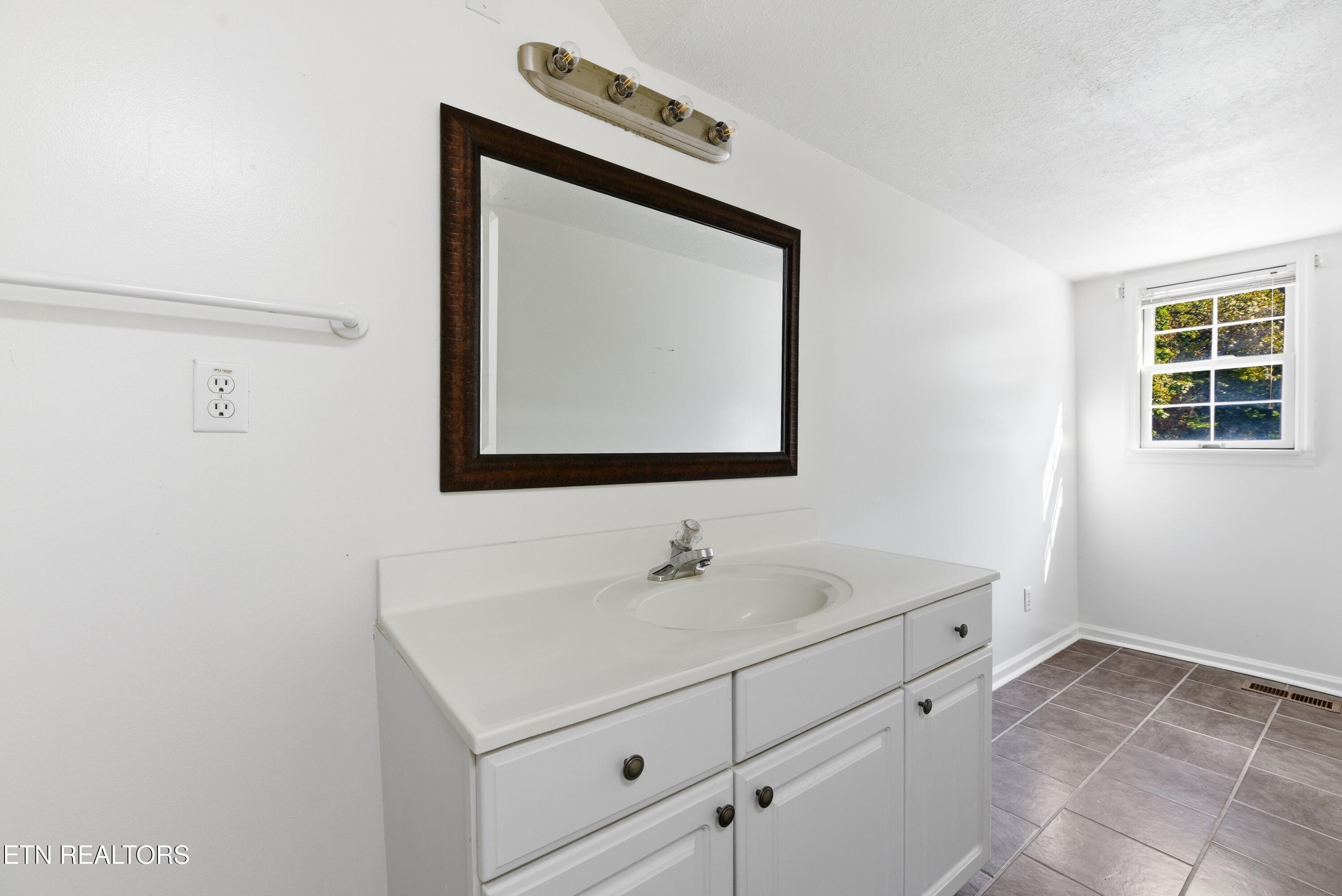 923 Marlow Circle Clinton TN 37716