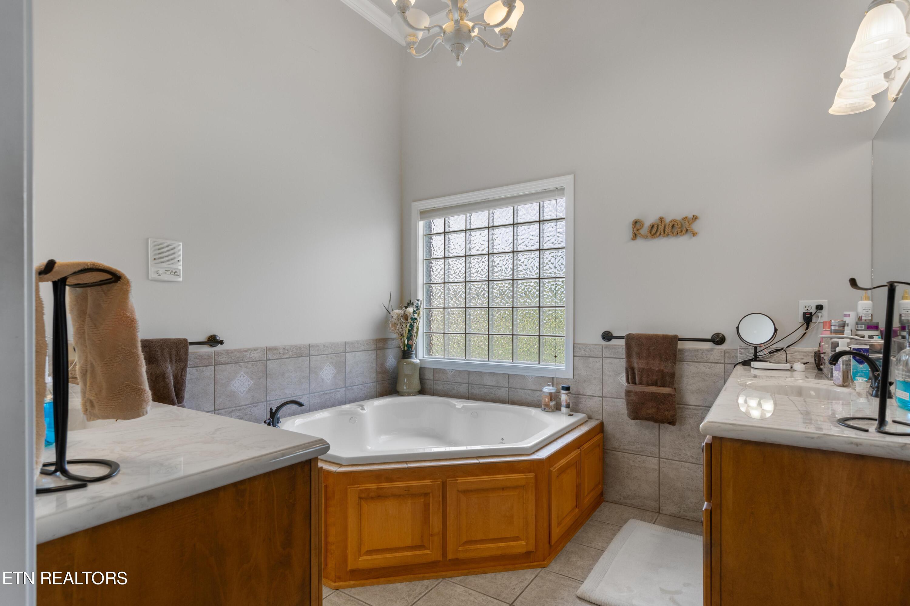 1652 Saint Ives Boulevard Alcoa TN 37701