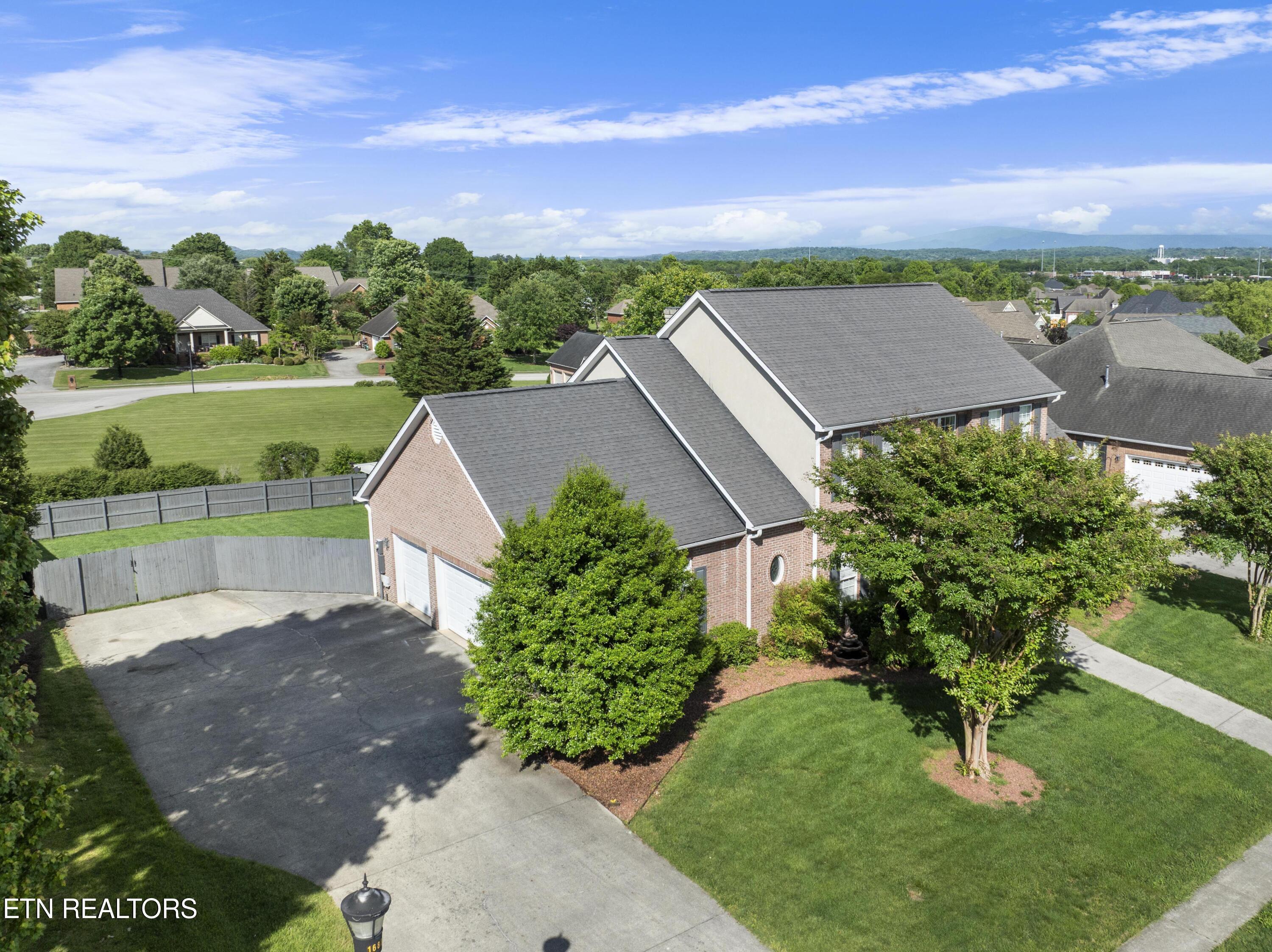 1652 Saint Ives Boulevard Alcoa TN 37701