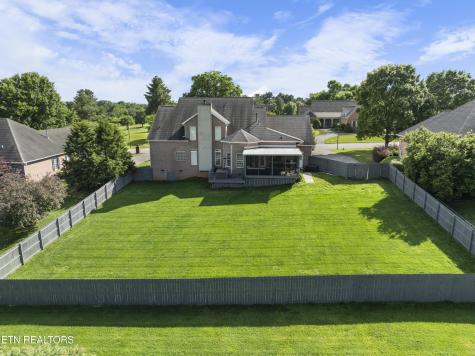 1652 Saint Ives Boulevard Alcoa TN 37701