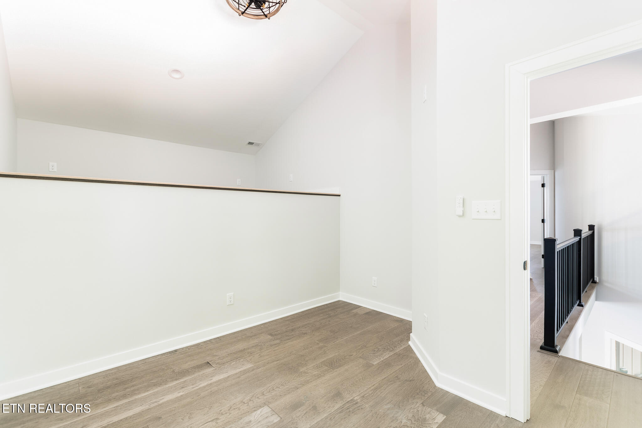 4042 Riverpoint Way Louisville TN 37777
