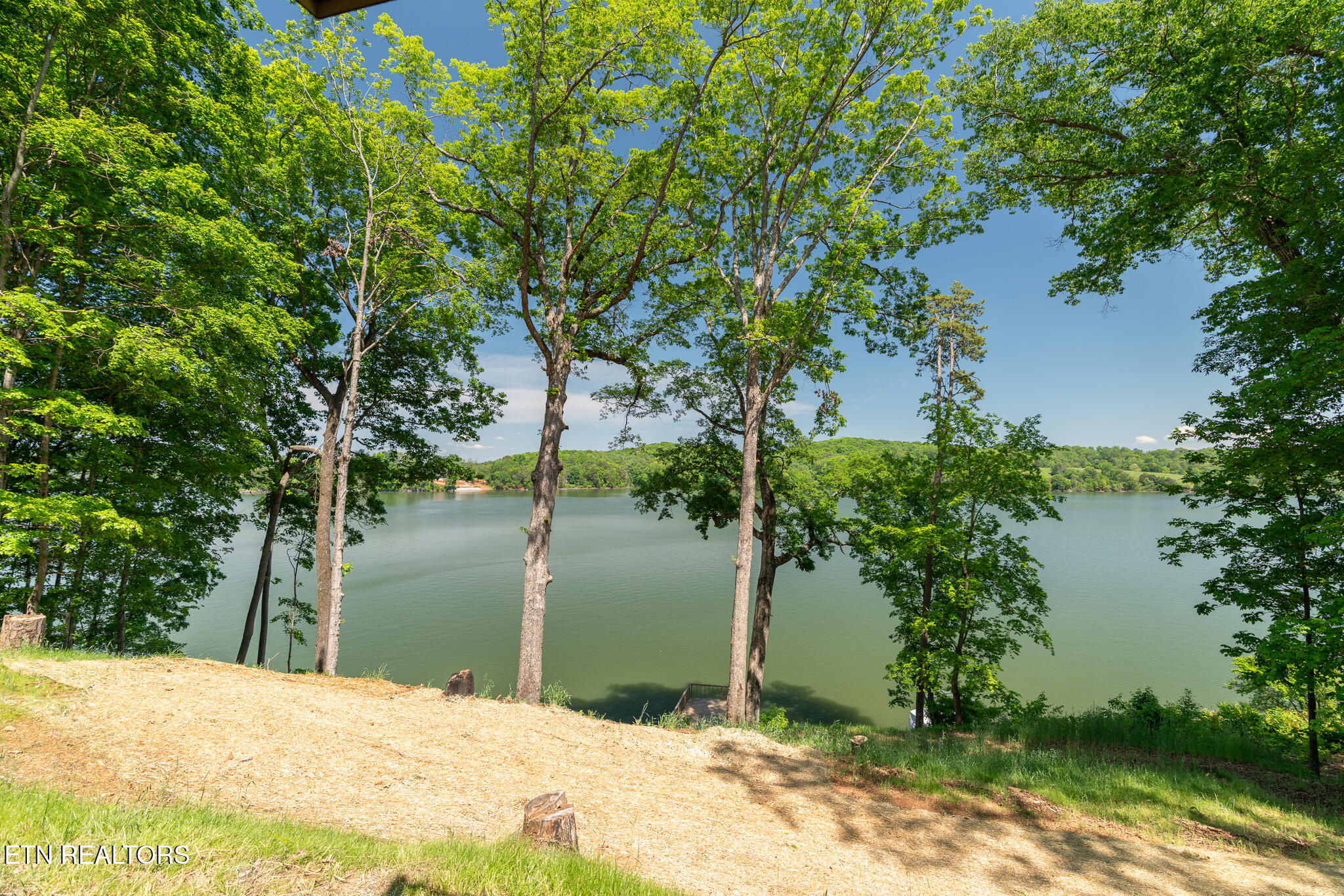 4042 Riverpoint Way Louisville TN 37777