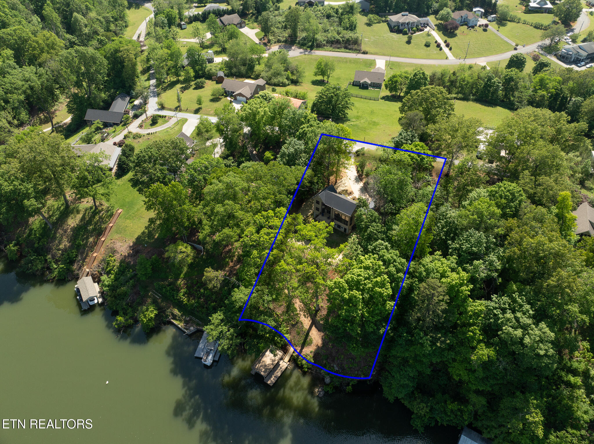 4042 Riverpoint Way Louisville TN 37777