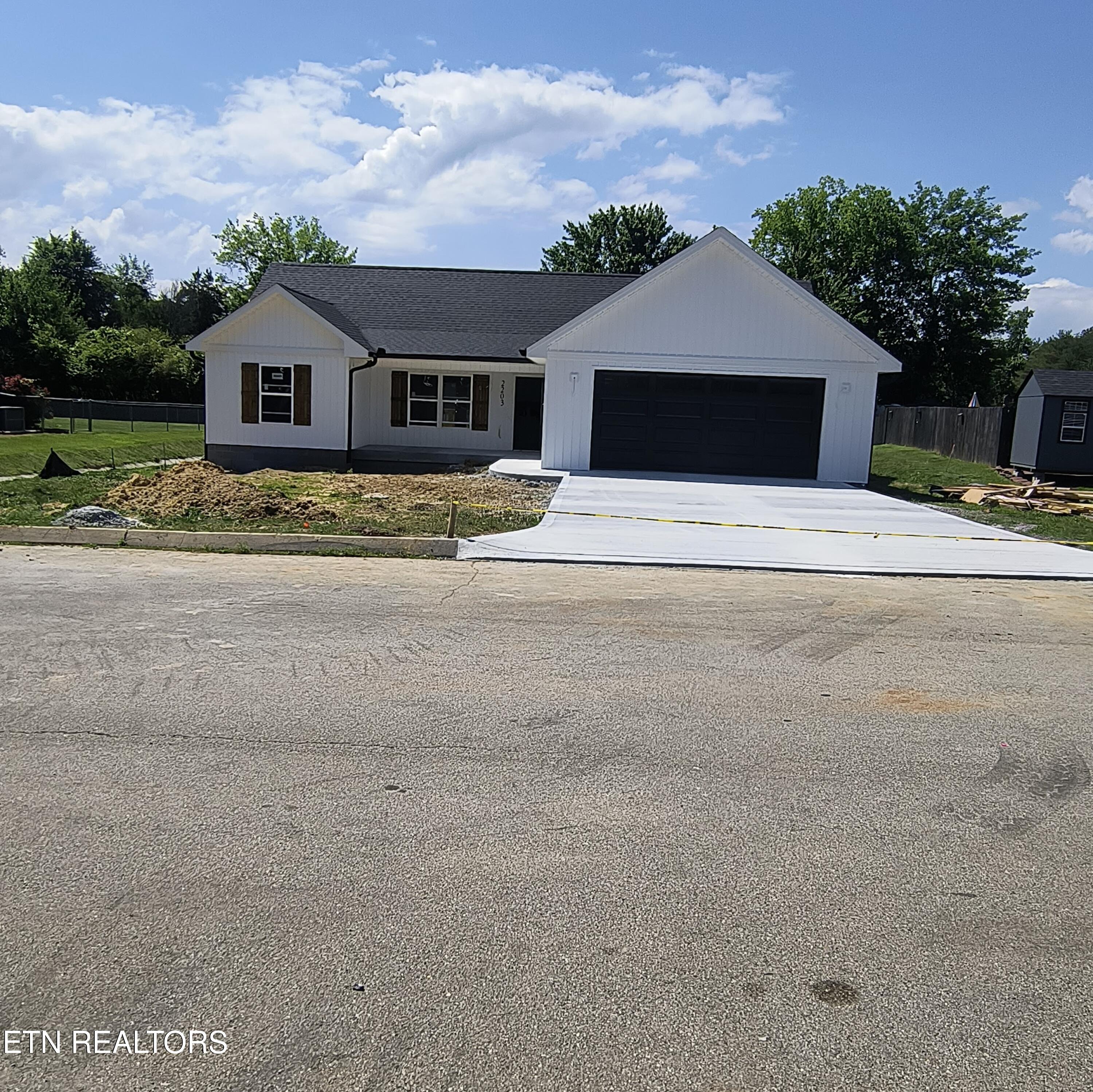 2203 Pinewood Drive Maryville TN 37803