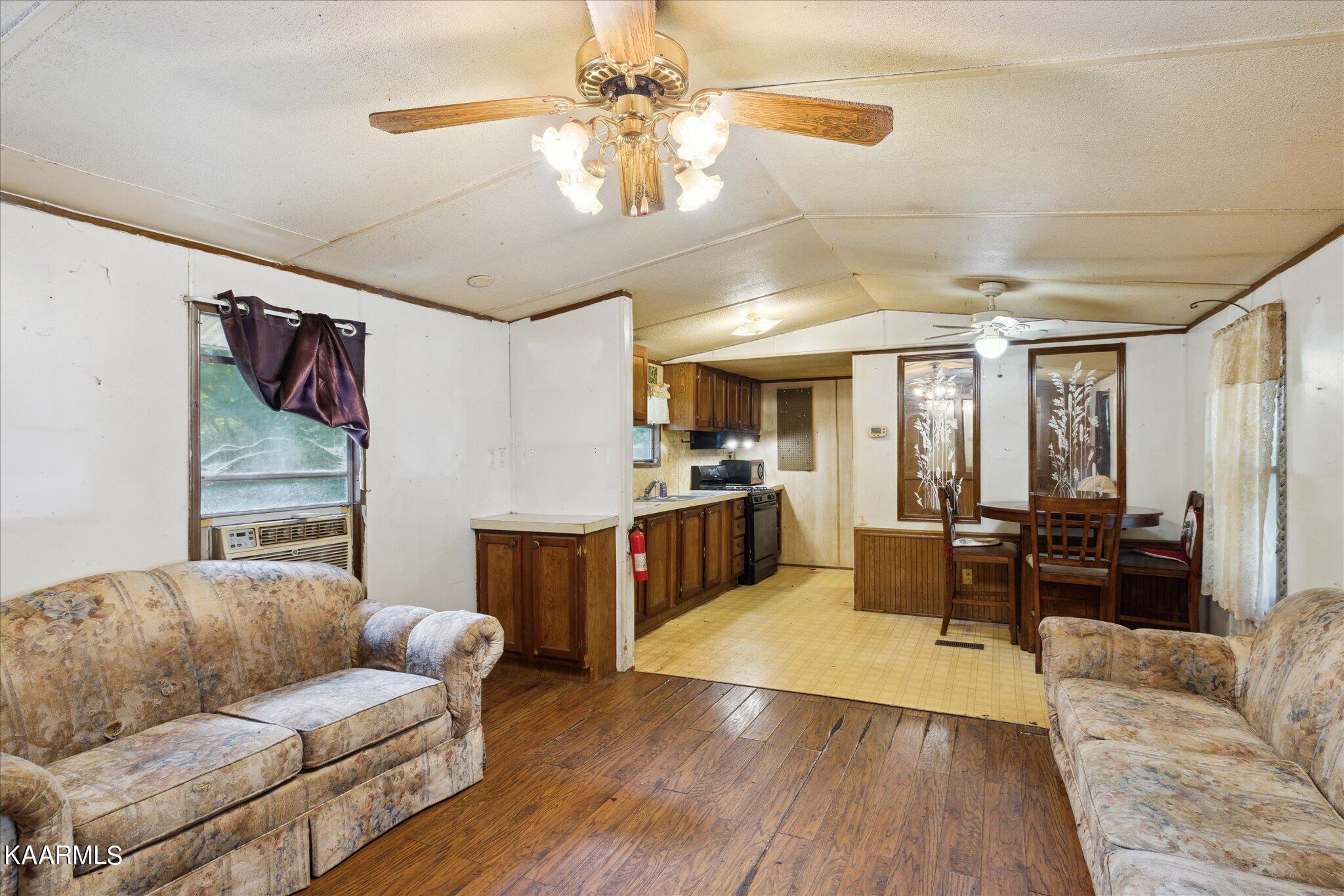 204 Hardin Road Kodak TN 37764